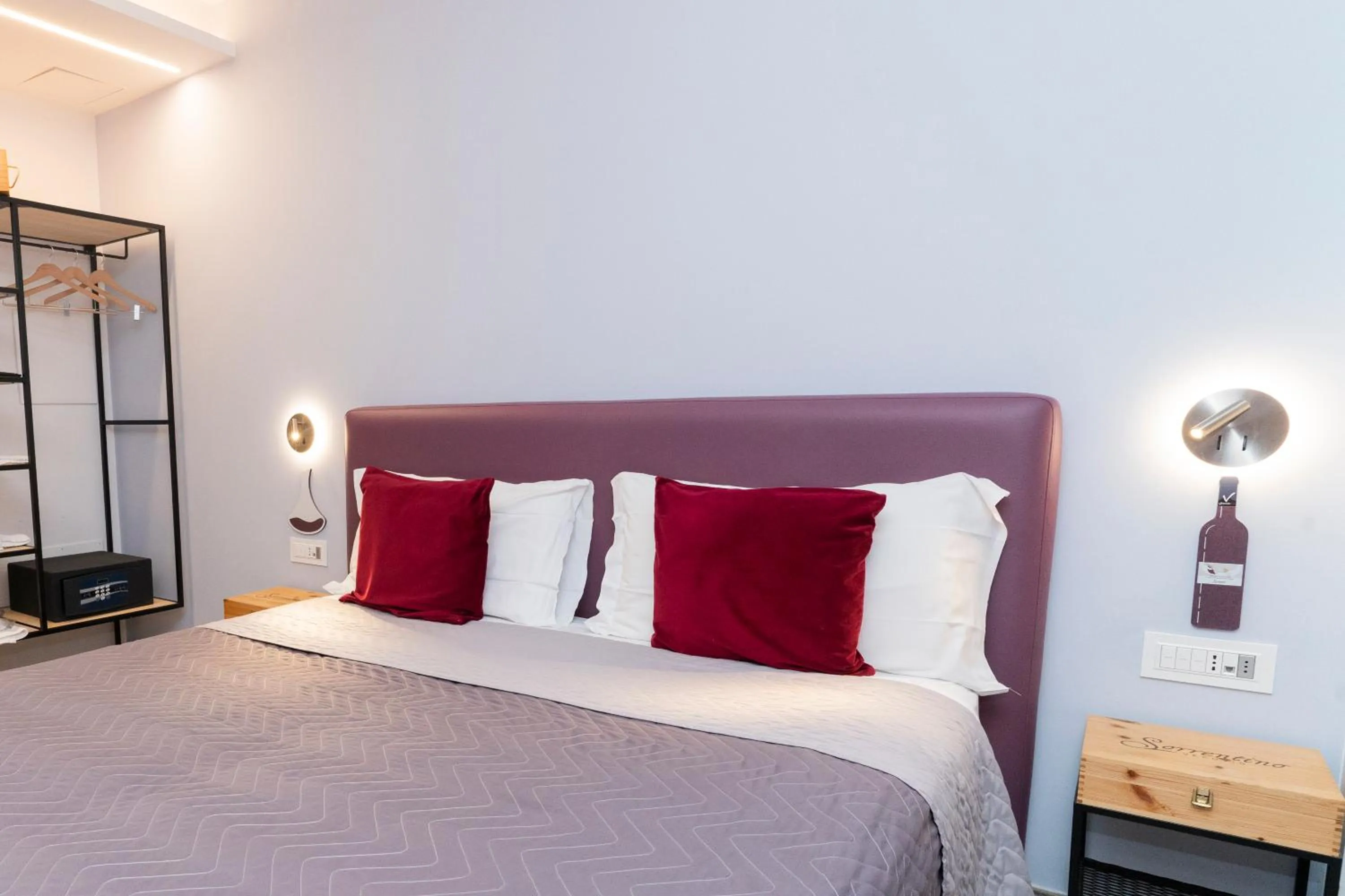 Bed in Vesuvio Inn Bed & Wine Experience