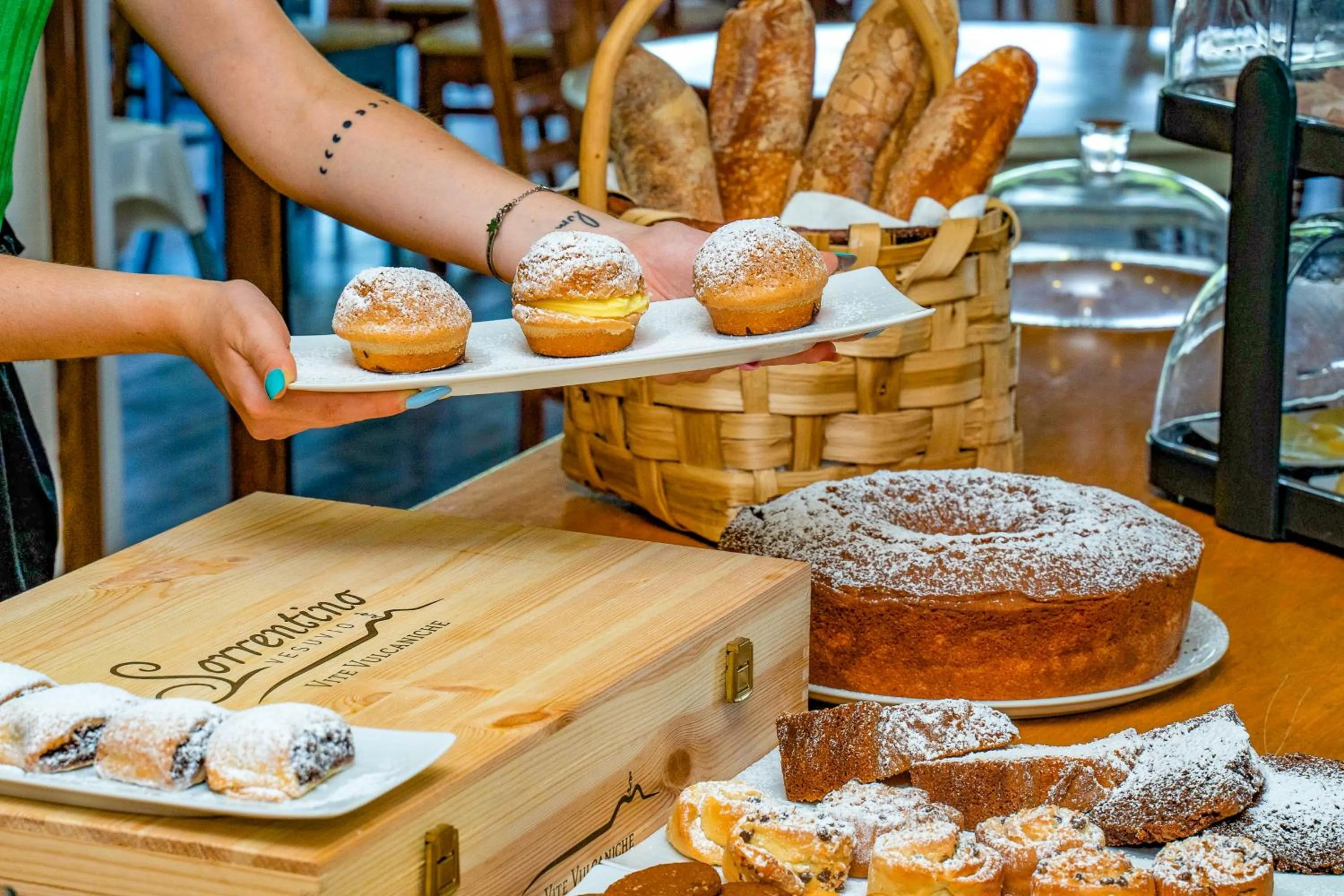 Restaurant/places to eat in Vesuvio Inn Bed & Wine Experience