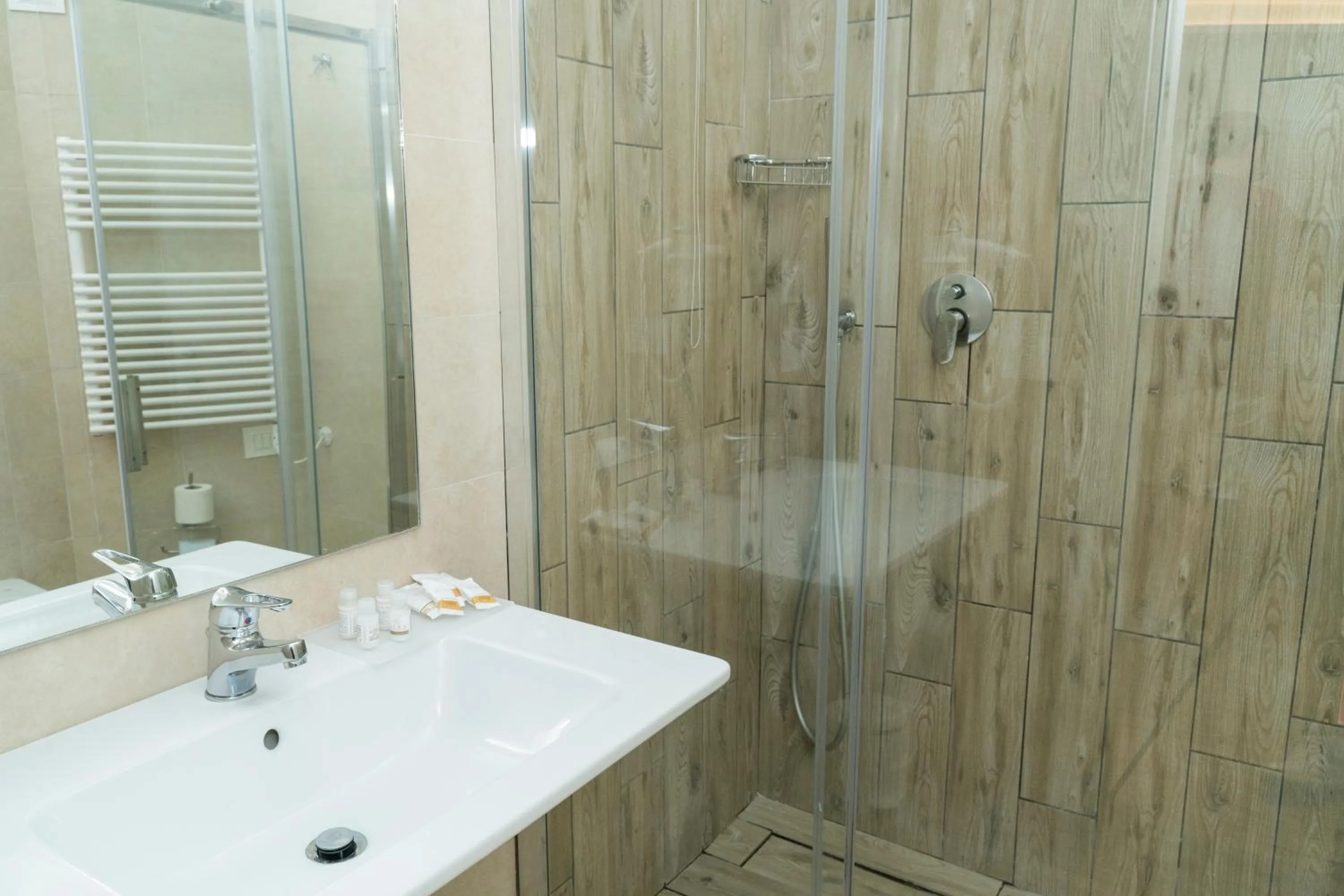 Shower in Vesuvio Inn Bed & Wine Experience