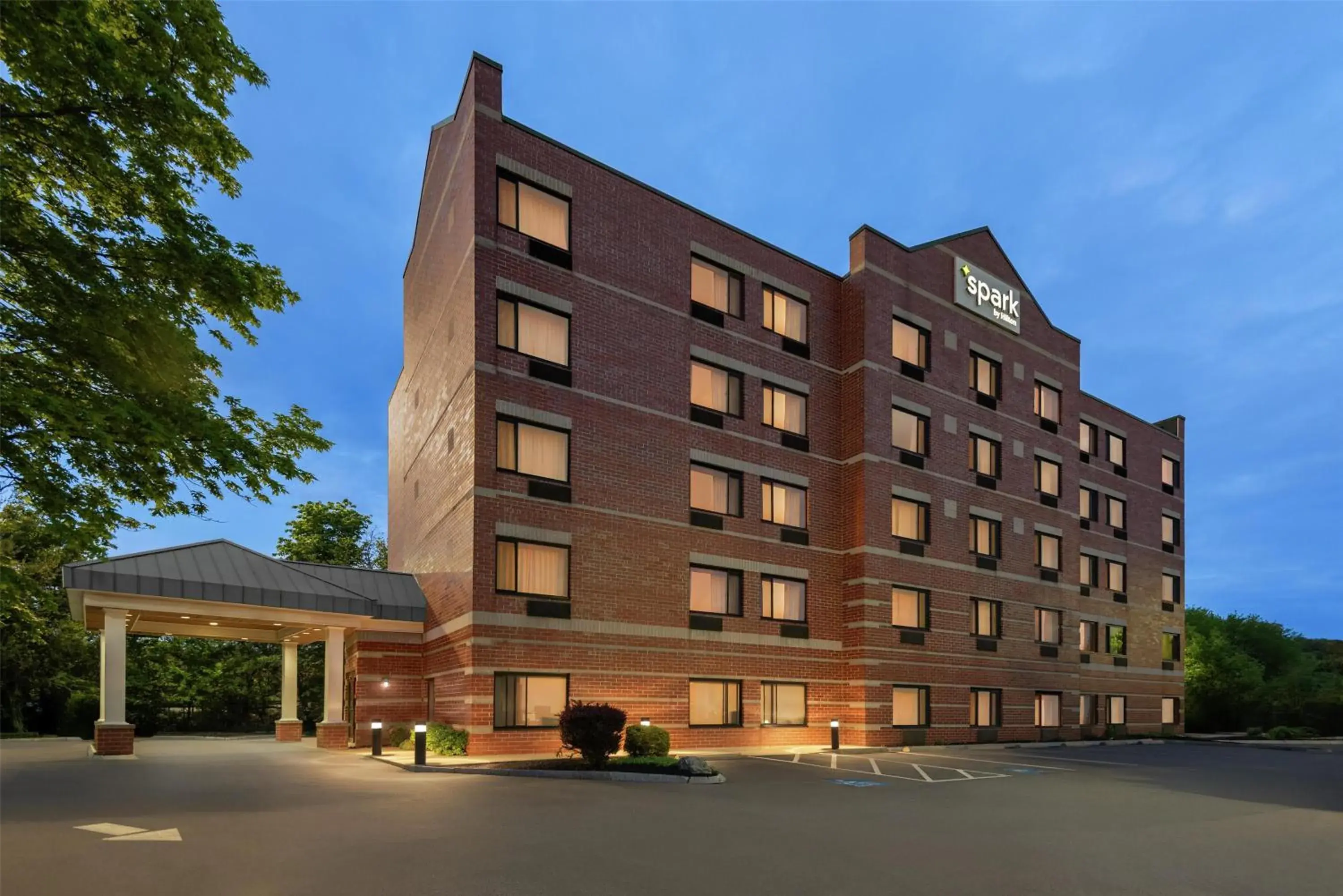 Property building in Spark by Hilton Woburn Boston Property building in Spark by Hilton Woburn Boston