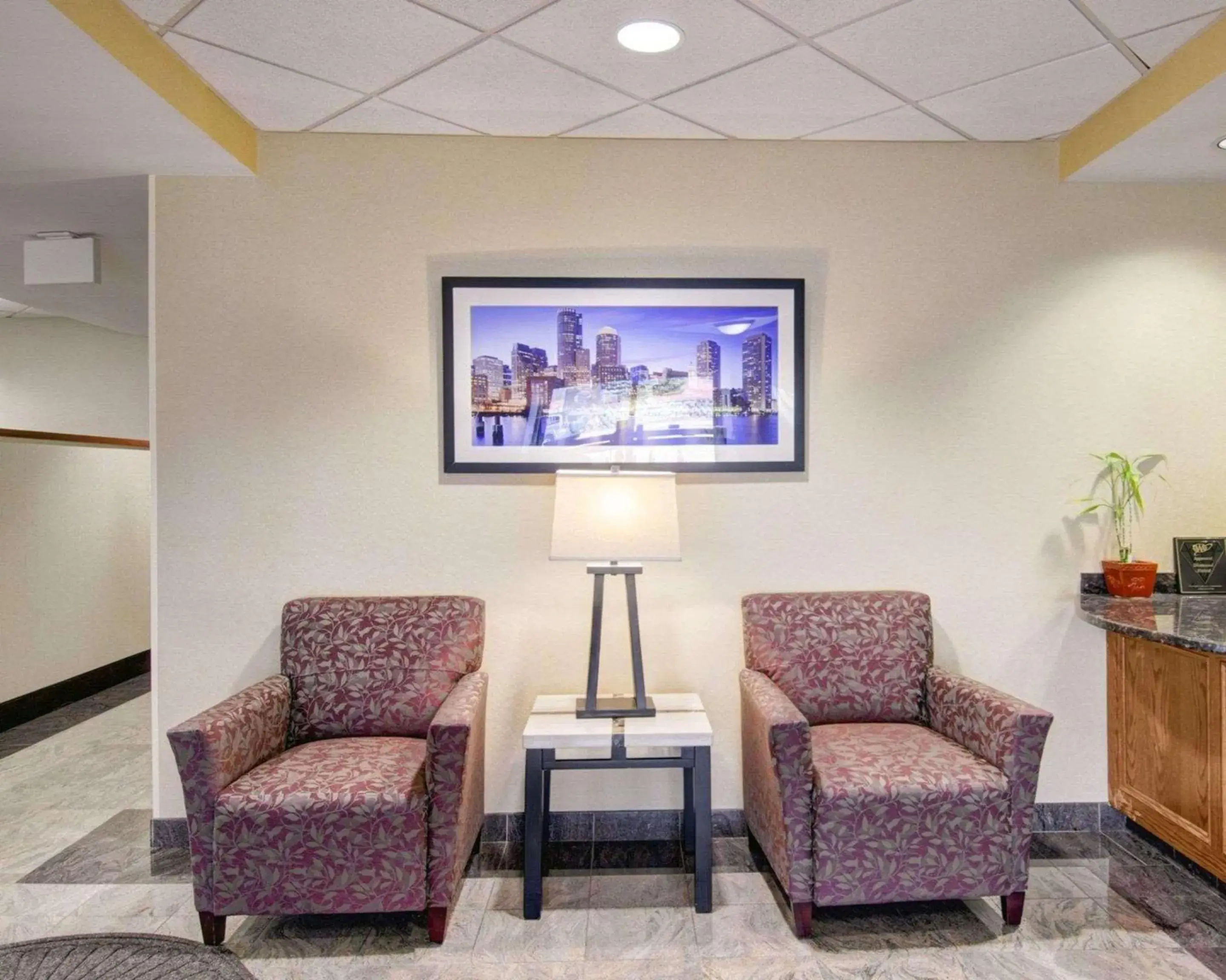 Lobby or reception, Seating Area in Comfort Inn Woburn - Boston
