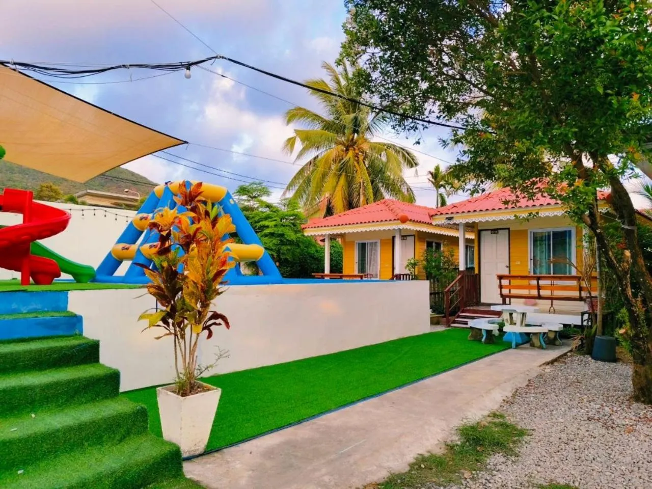 Swimming pool in Pooma Resort