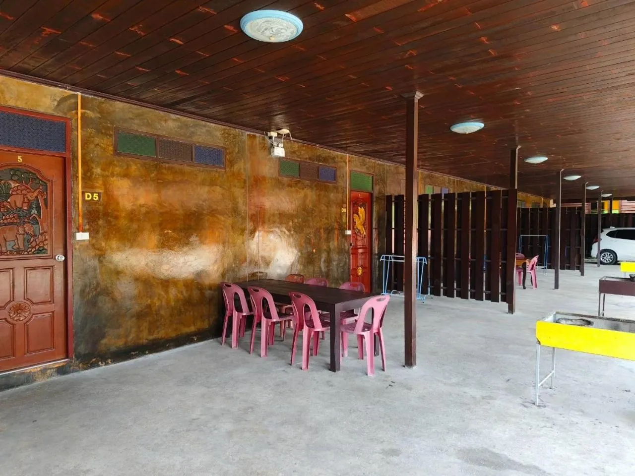 Parking in Pooma Resort