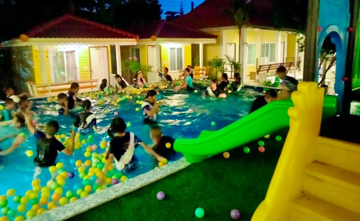 Evening entertainment in Pooma Resort