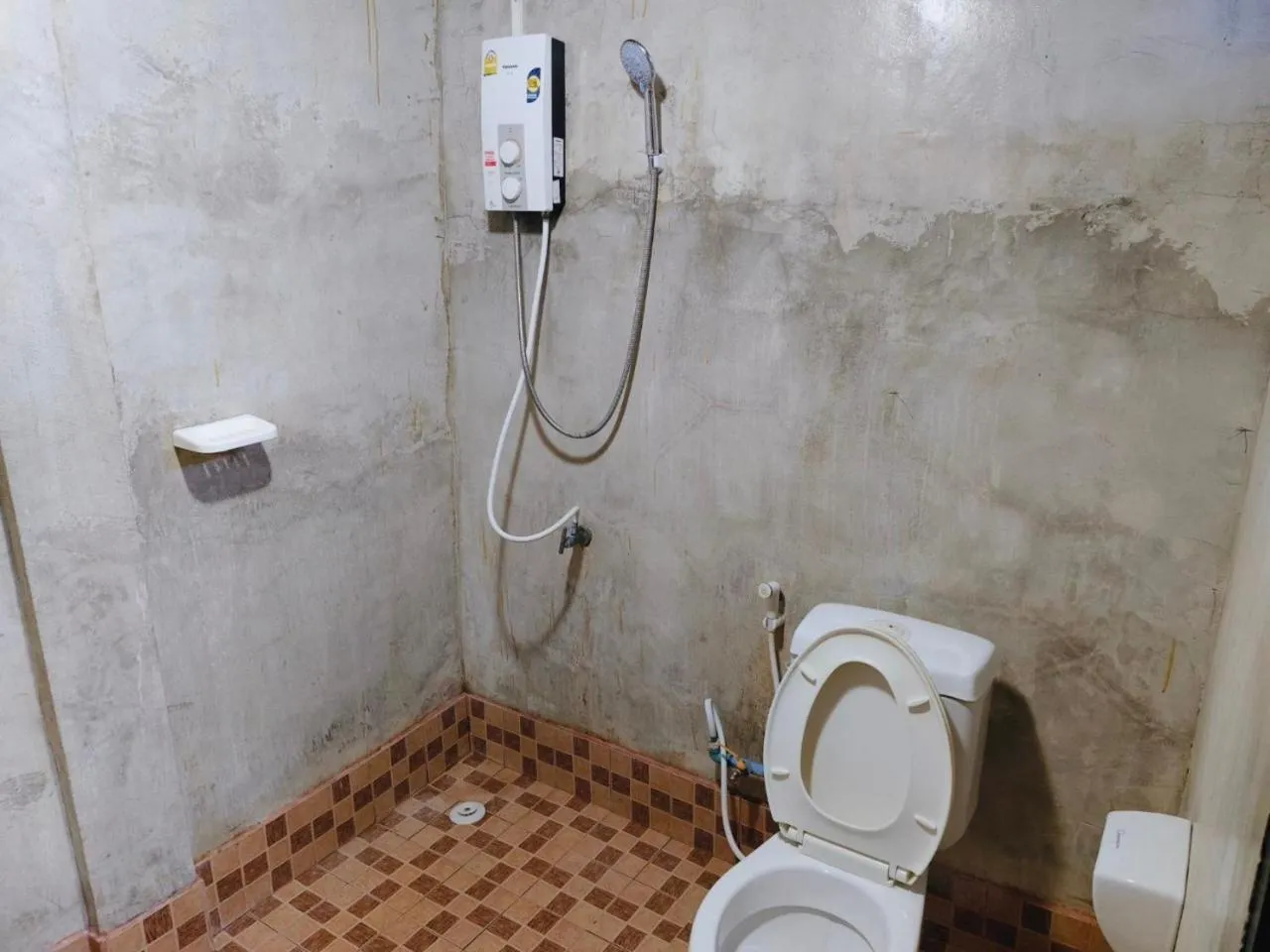 Shower in Pooma Resort