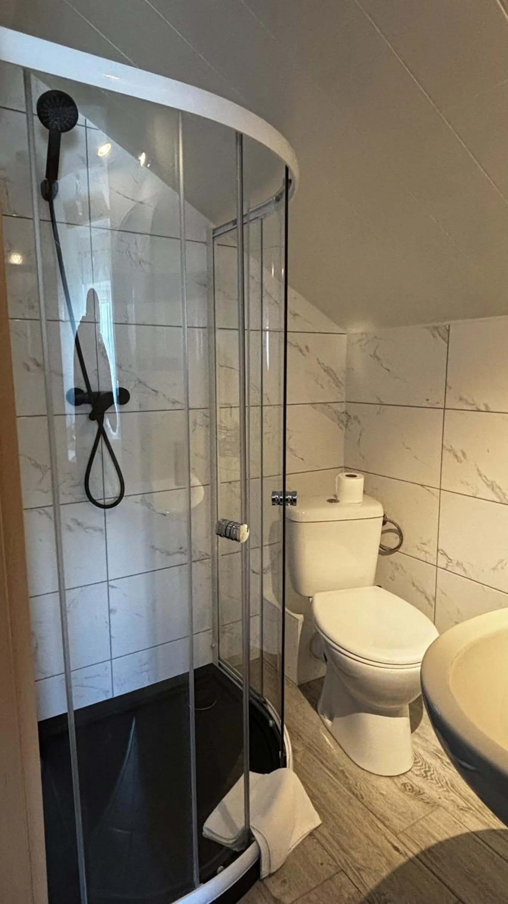 Shower in Motel Orion