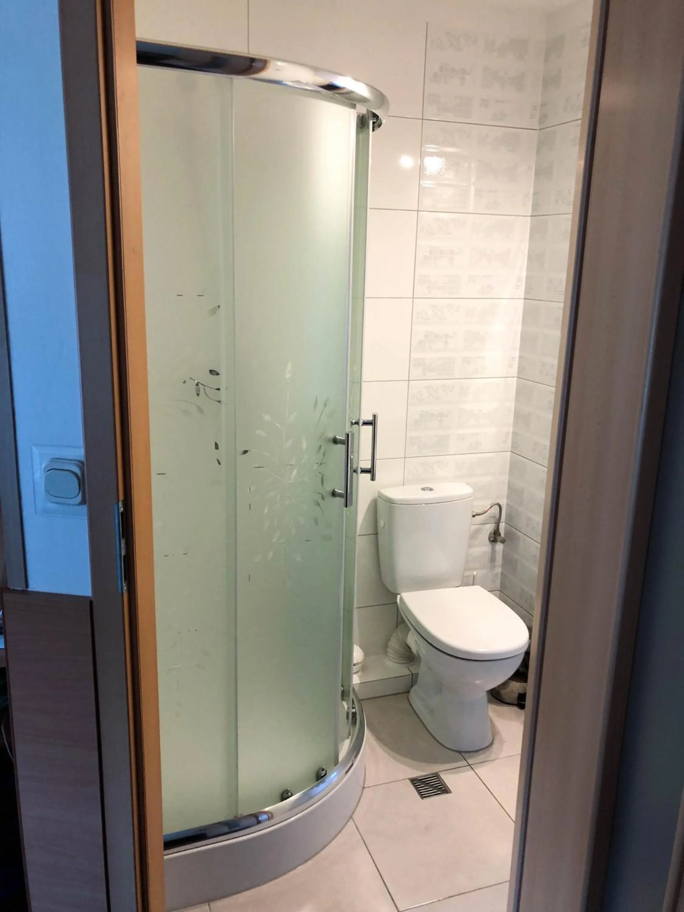 Shower in Motel Orion