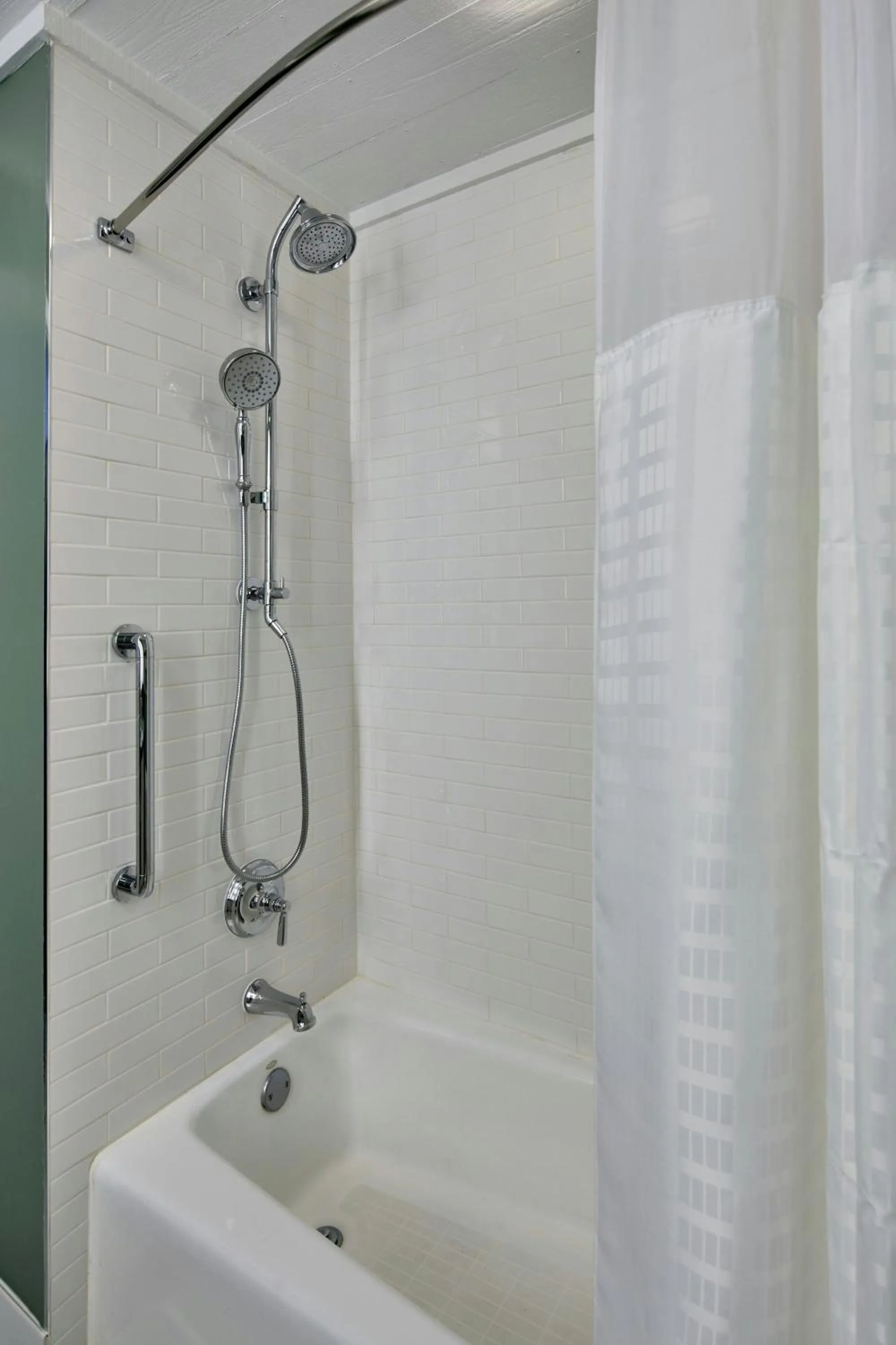 Bathroom in The Inn at Celebration, Autograph Collection