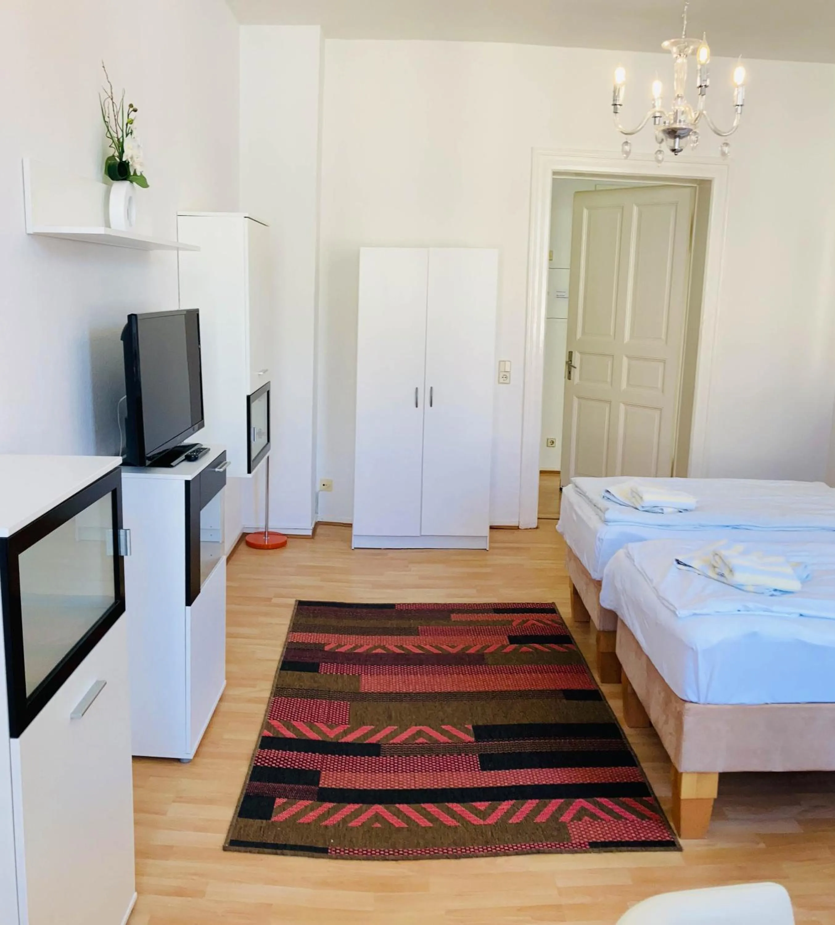 TV and multimedia, Bed in Mabri Apartments Plauen