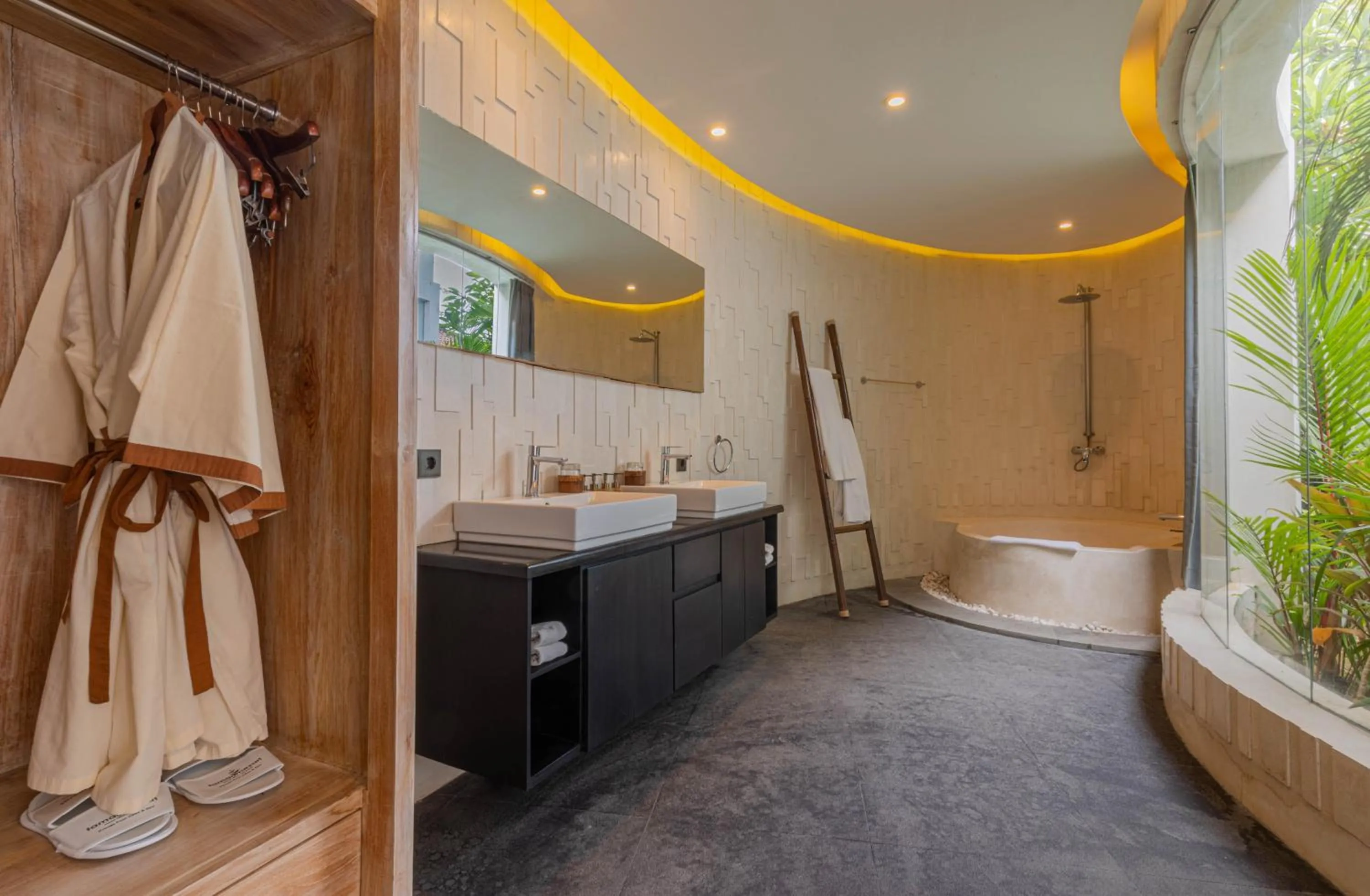 Shower in Taman Mesari Luxury Villas-Seminyak