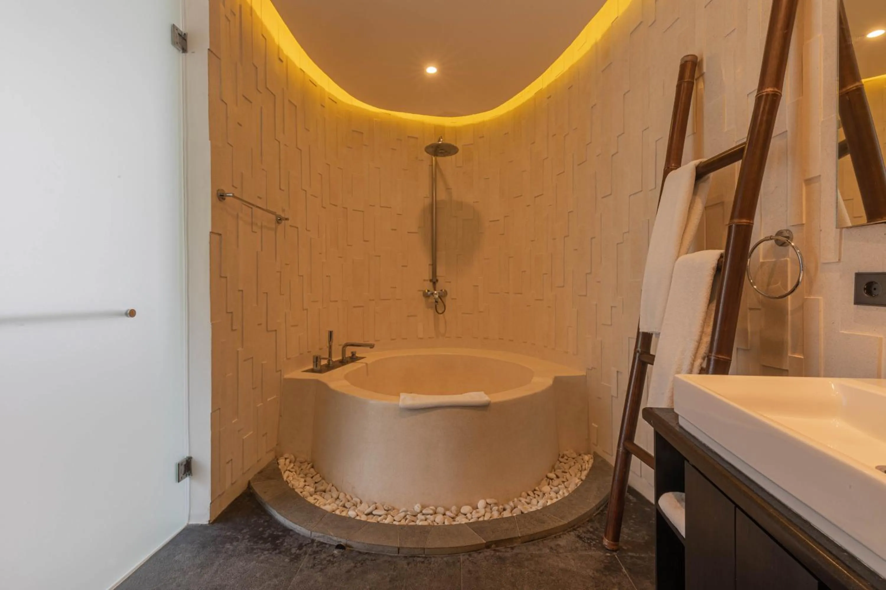 Shower in Taman Mesari Luxury Villas-Seminyak