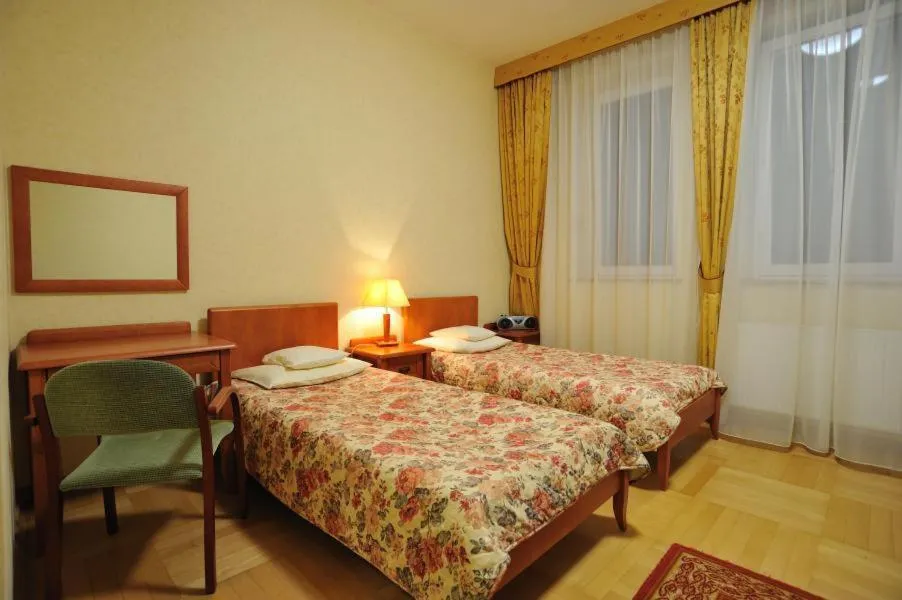Photo of the whole room, Bed in Rezydencja Prezydenta RP Zamek w Wiśle
