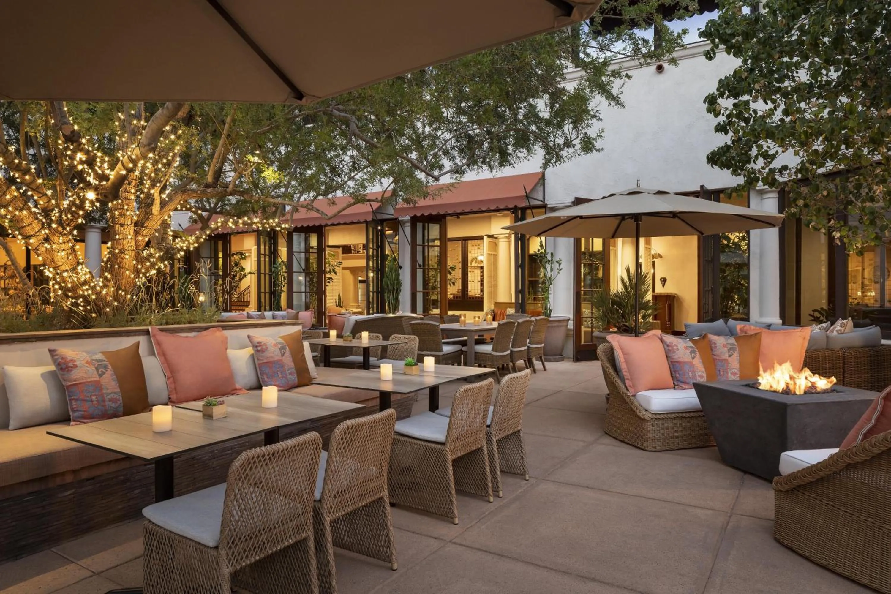 Lounge or bar in The Scottsdale Resort & Spa, Curio Collection by Hilton