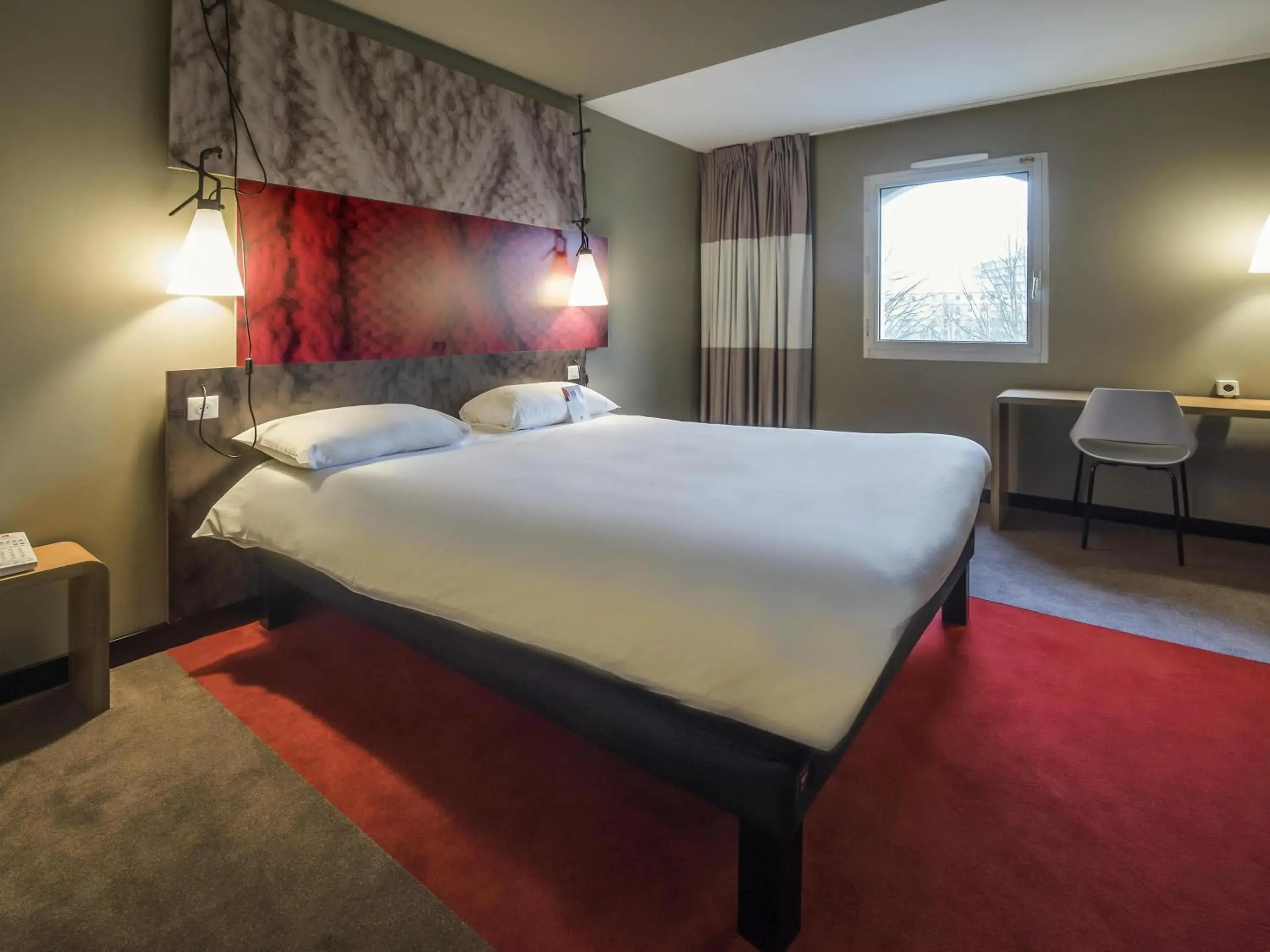 Bedroom, Bed in ibis Rouen Centre Champ de Mars Bedroom, Bed in ibis Rouen Centre Champ de Mars