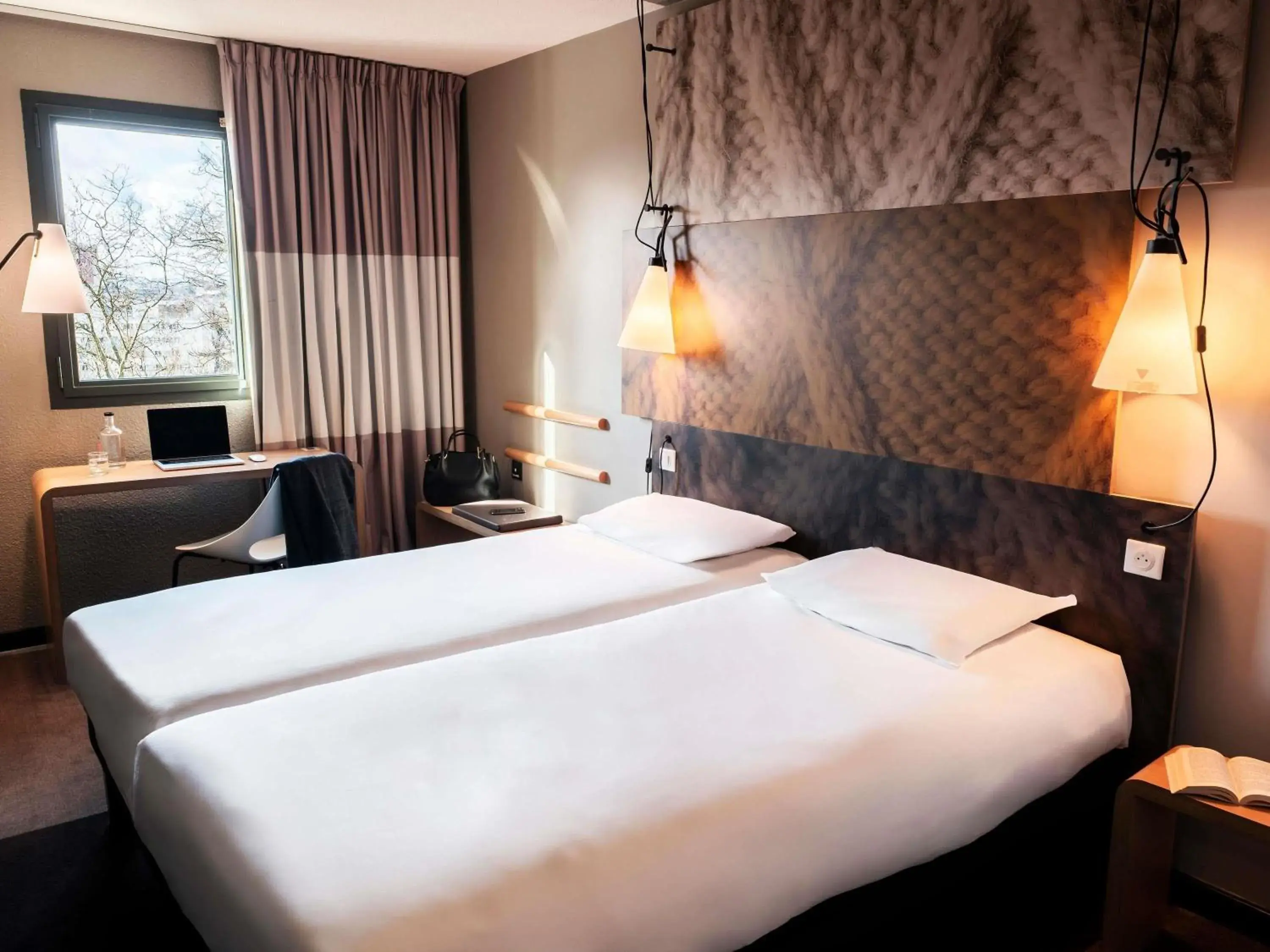 Property building, Bed in ibis Rouen Centre Champ de Mars Property building, Bed in ibis Rouen Centre Champ de Mars