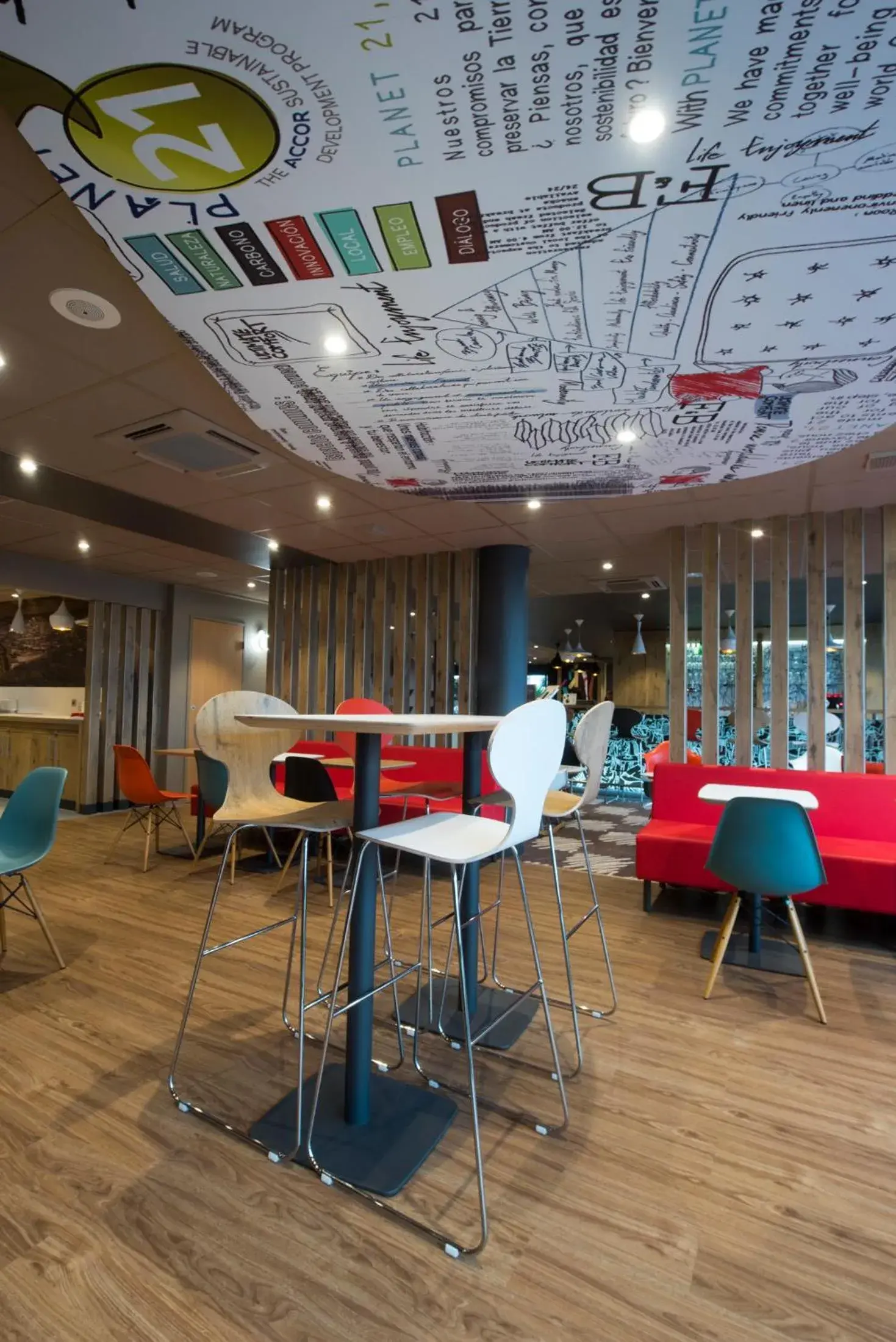 Lounge or bar in ibis Rouen Centre Champ de Mars Lounge or bar in ibis Rouen Centre Champ de Mars