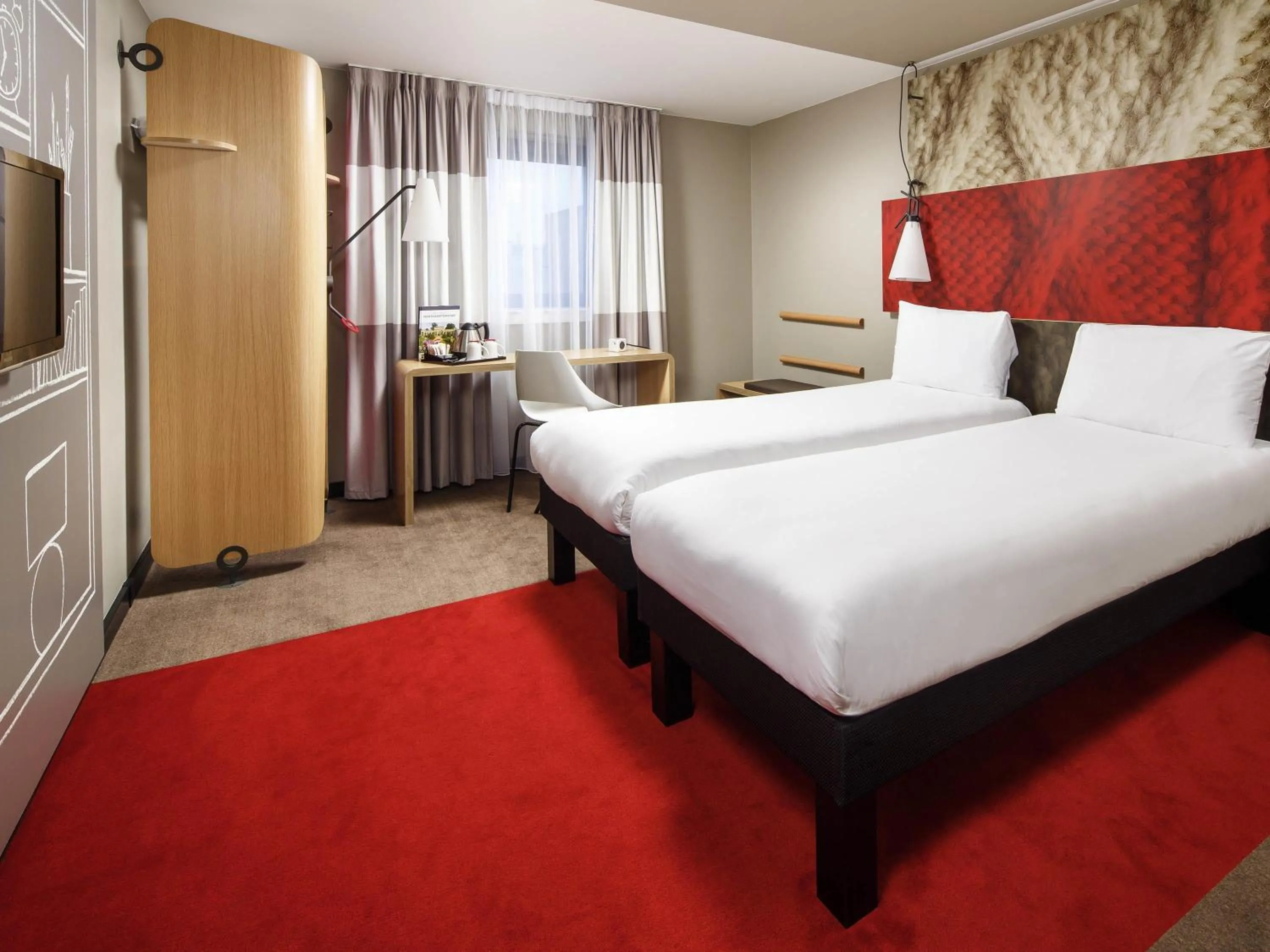 Bedroom, Bed in ibis Rouen Centre Champ de Mars