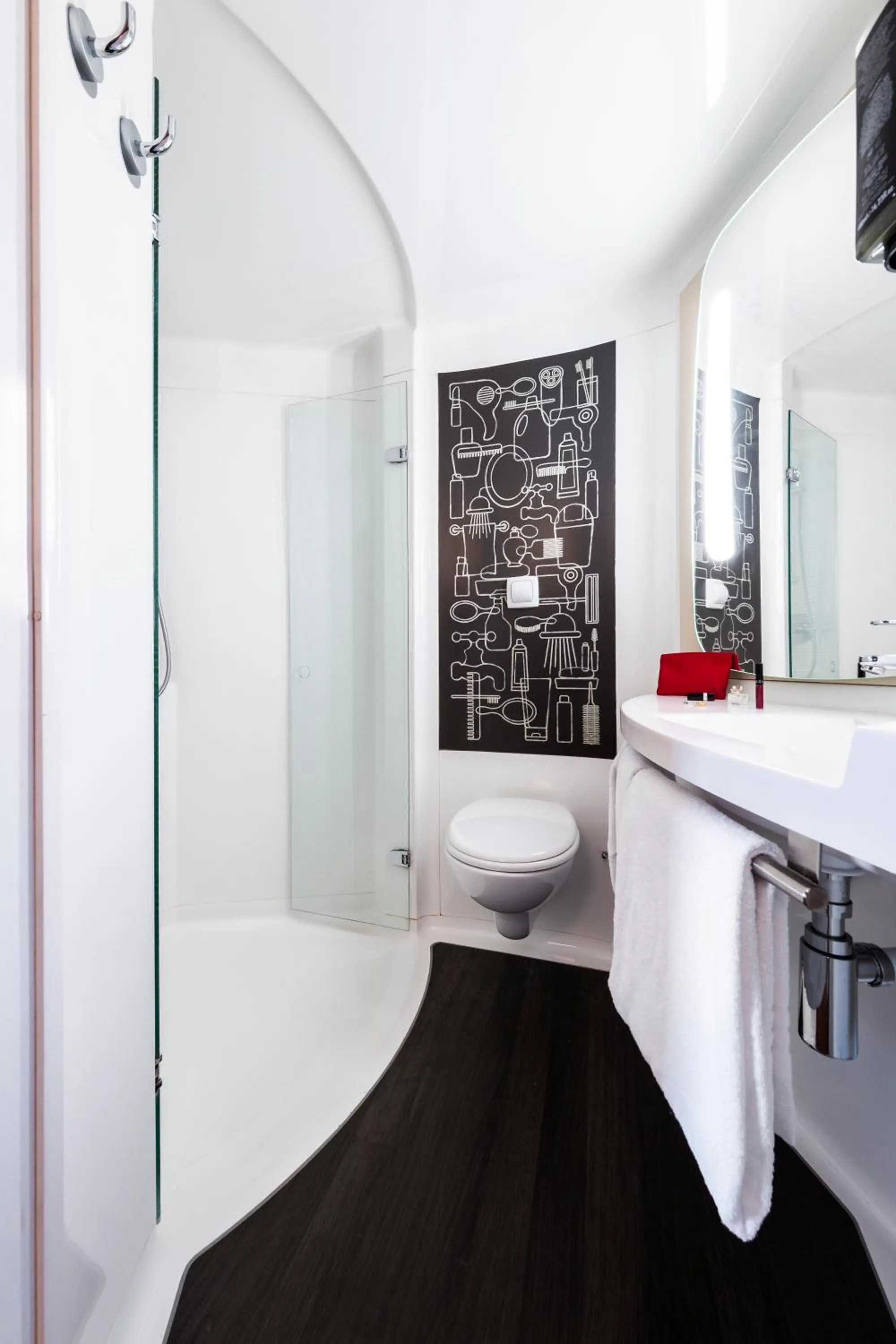 Bathroom in ibis Rouen Centre Champ de Mars