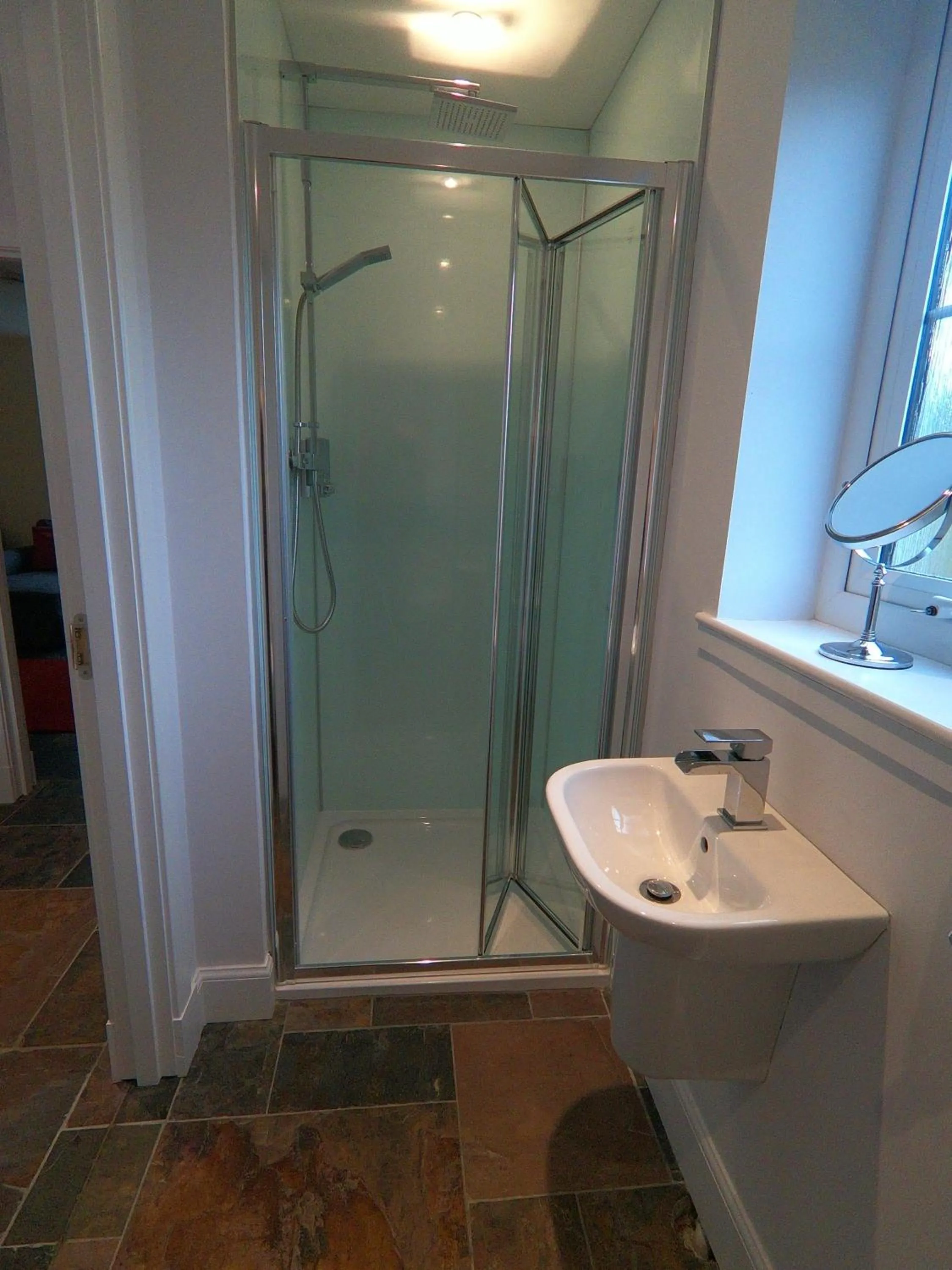 Shower in Taigh Duitseach