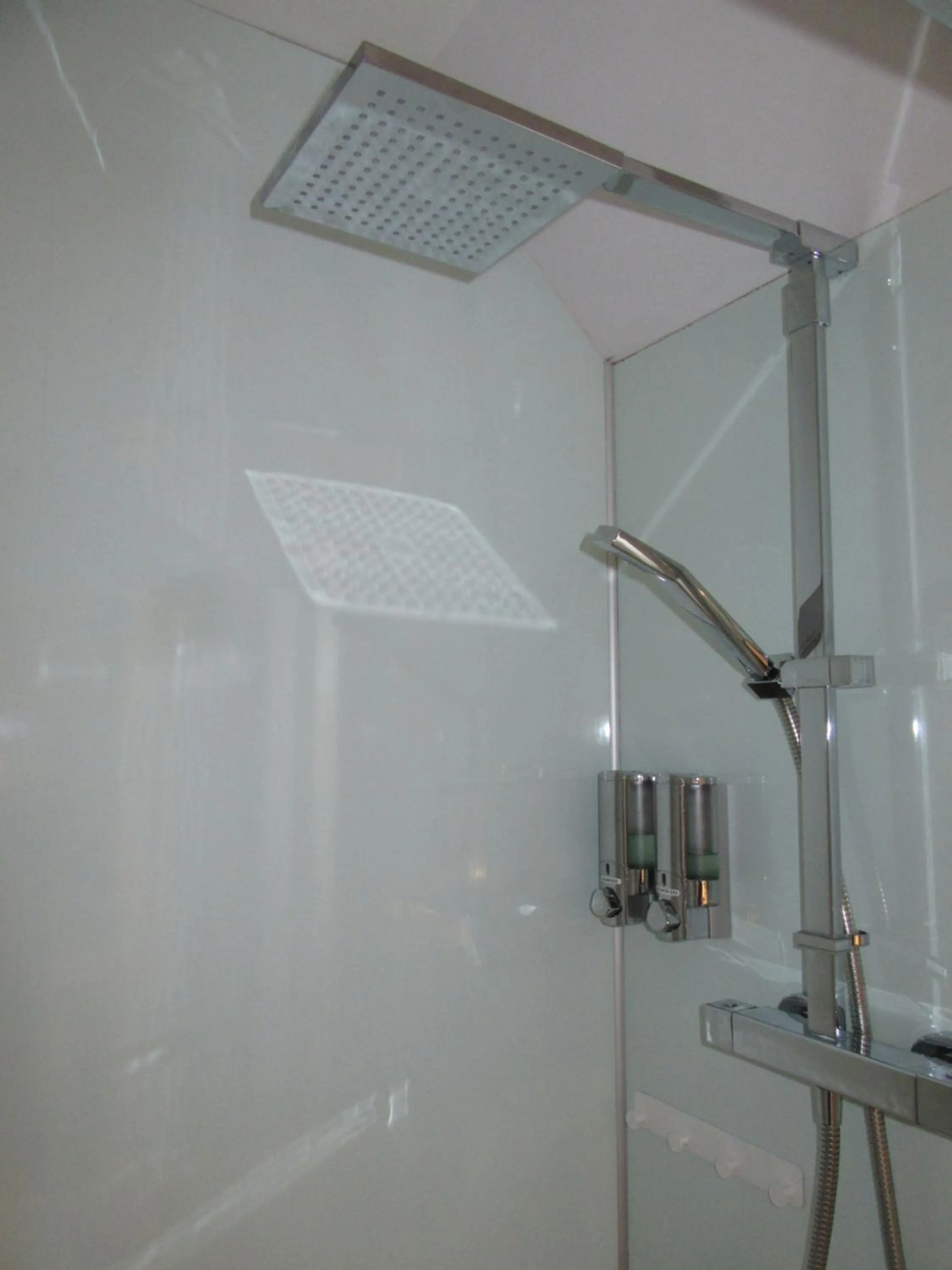 Shower in Taigh Duitseach