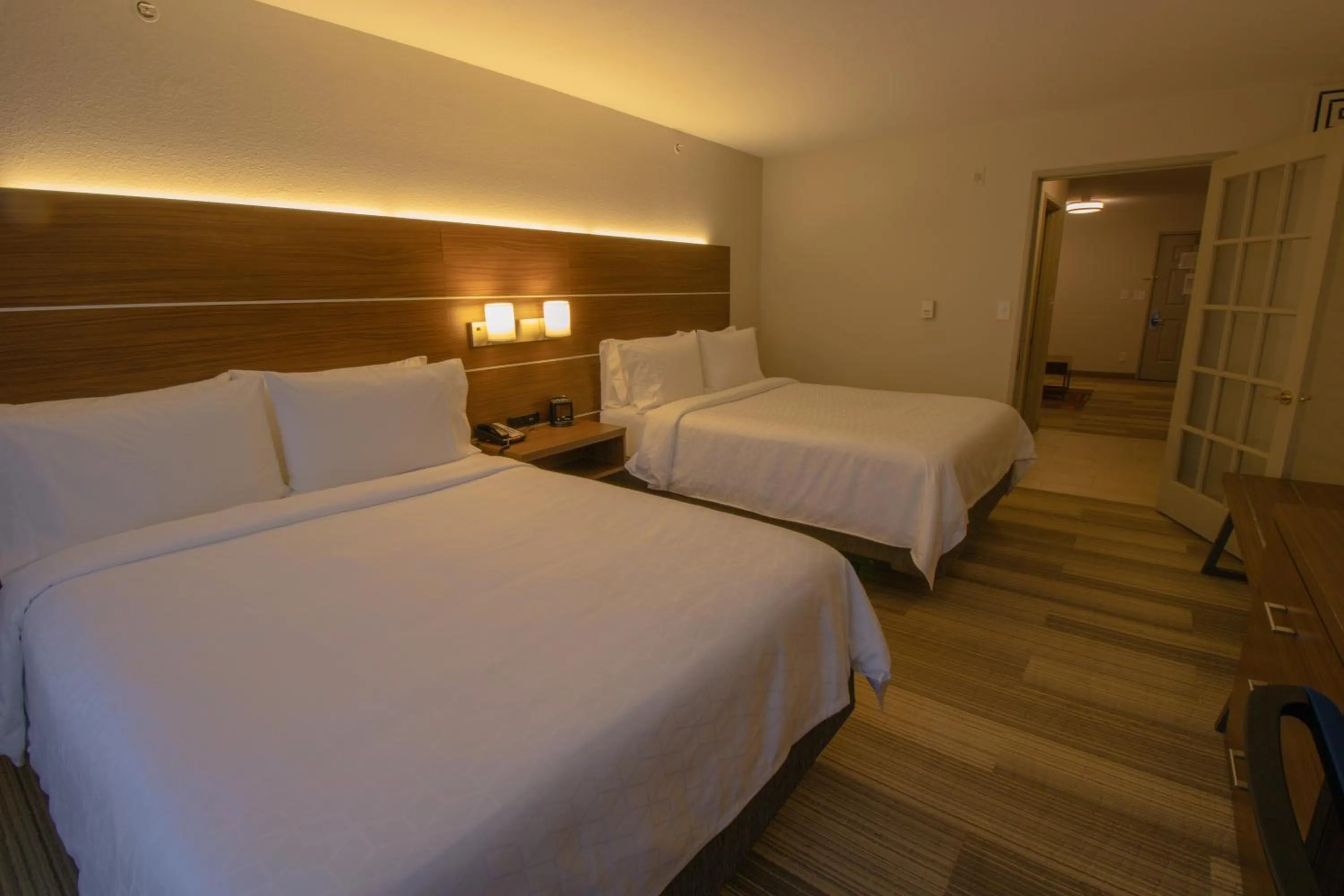 Bed in Holiday Inn Express & Suites Manassas by IHG