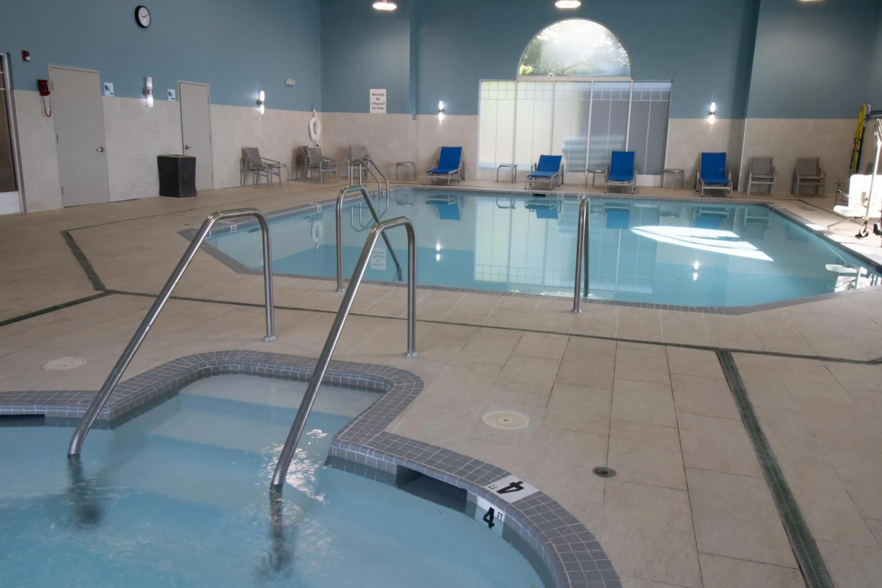 Swimming pool in Holiday Inn Express & Suites Manassas by IHG