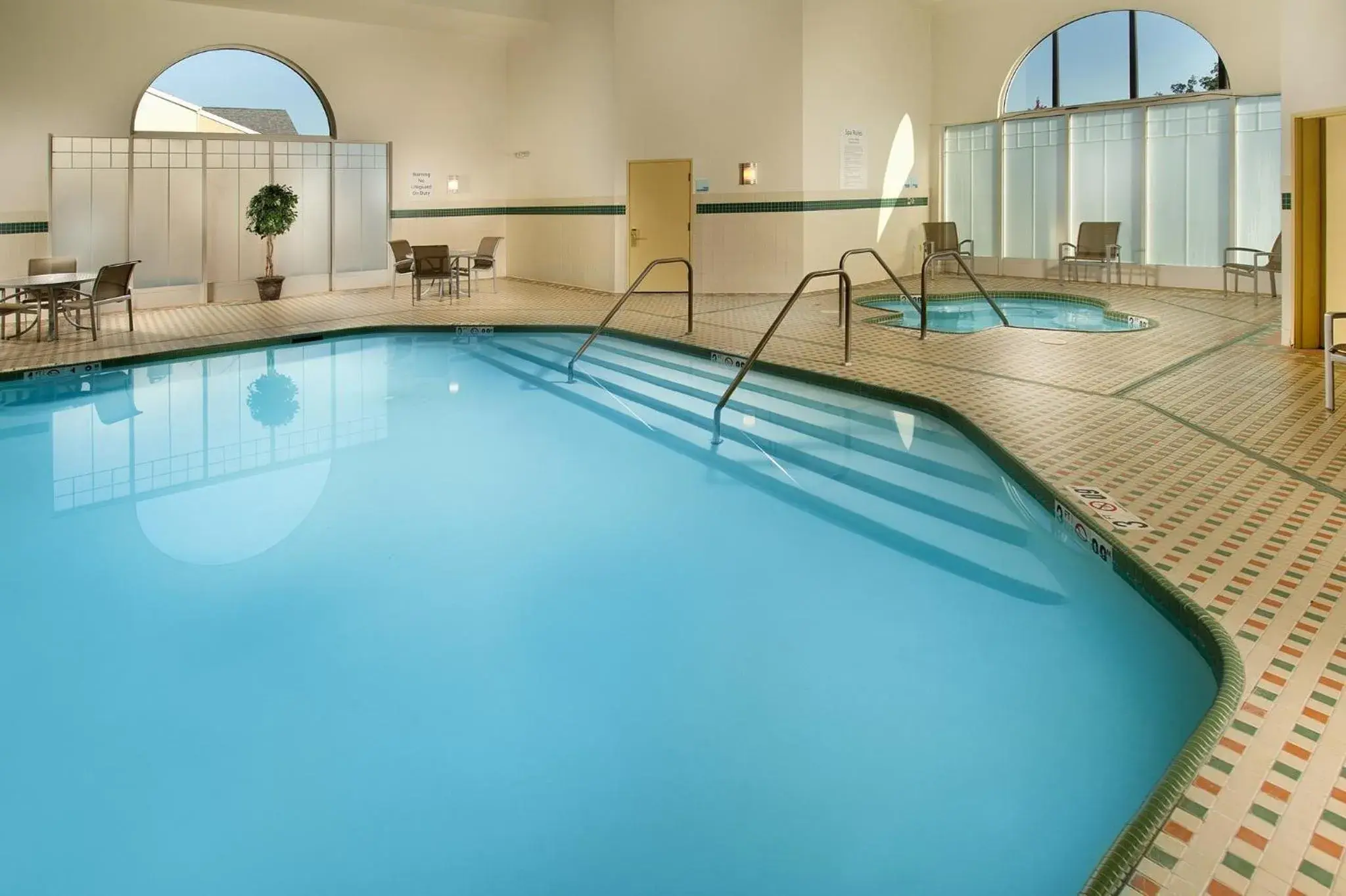 Swimming pool in Holiday Inn Express & Suites Manassas by IHG Swimming pool in Holiday Inn Express & Suites Manassas by IHG