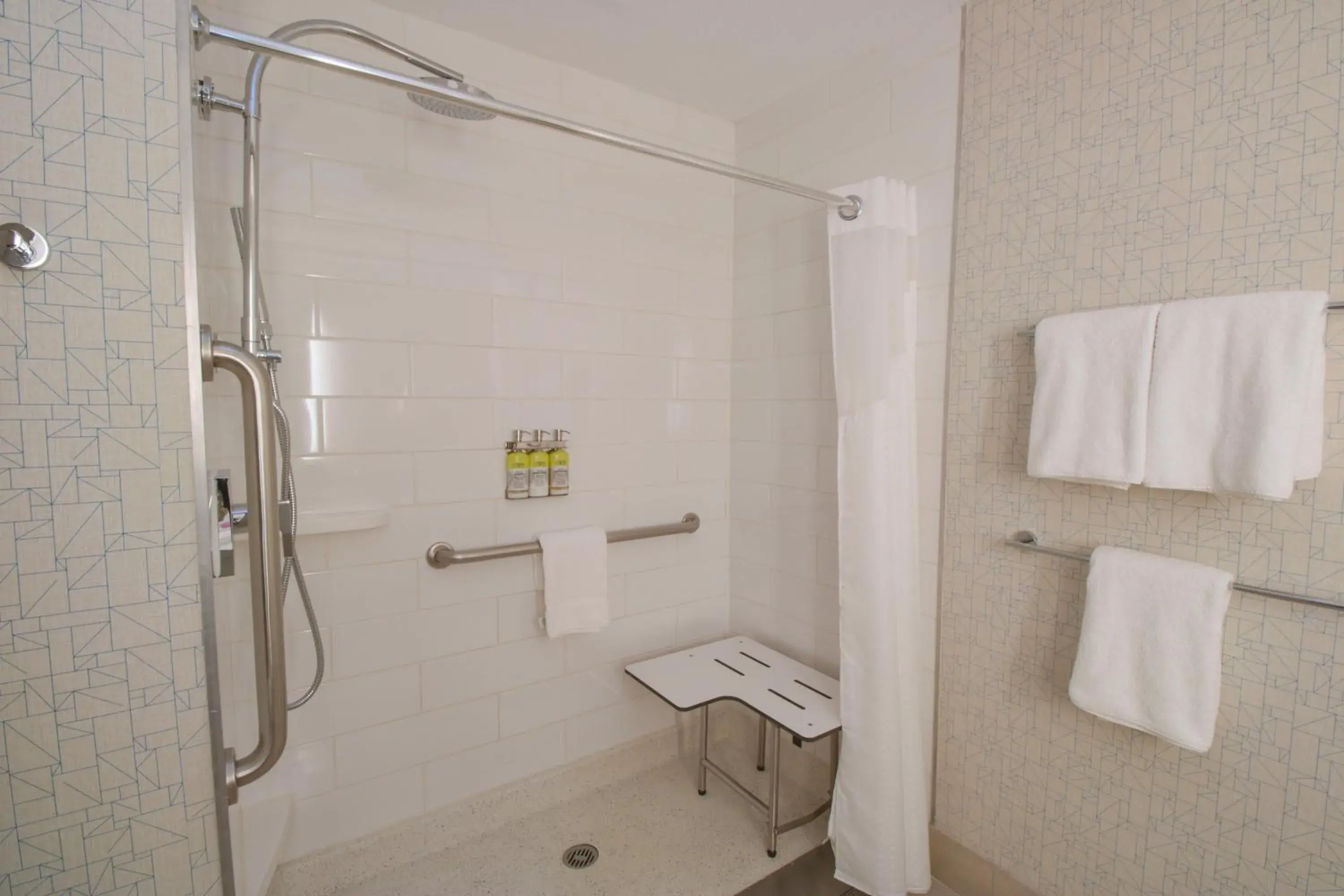 Standard Queen Room with Two Queen Beds and Roll-In Shower - Mobility Access in Holiday Inn Express & Suites Manassas by IHG Standard Queen Room with Two Queen Beds and Roll-In Shower - Mobility Access in Holiday Inn Express & Suites Manassas by IHG