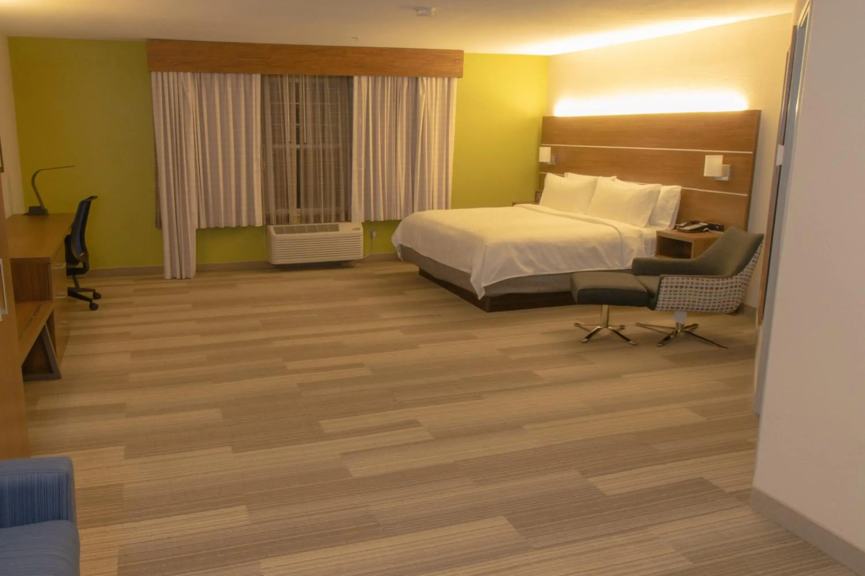 King Suite - Non-Smoking in Holiday Inn Express & Suites Manassas by IHG King Suite - Non-Smoking in Holiday Inn Express & Suites Manassas by IHG