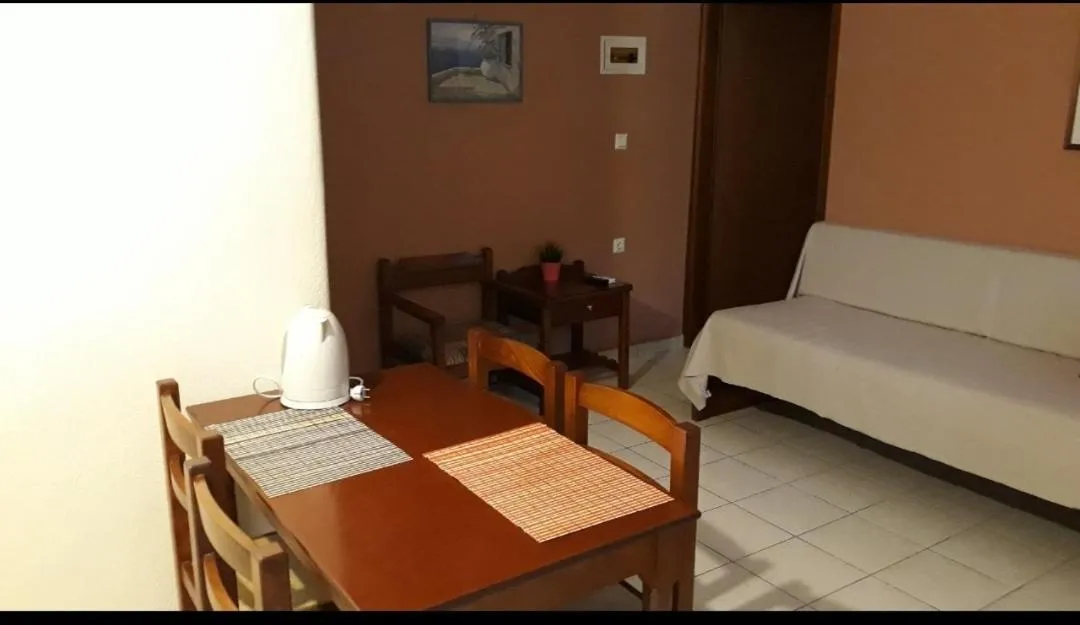 Living room, Bed in Alexandra Hotel