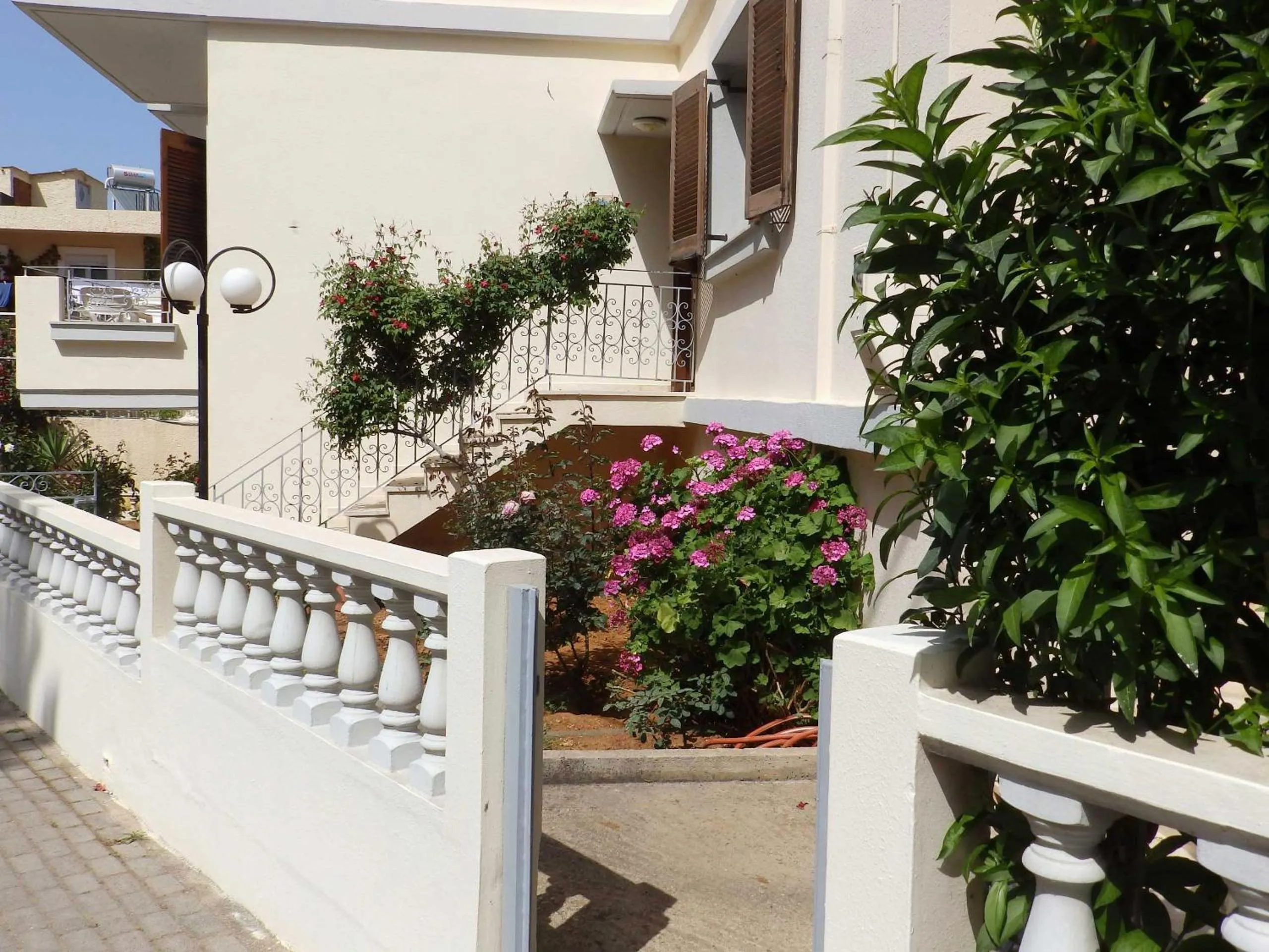 Facade/entrance in Alexandra Hotel