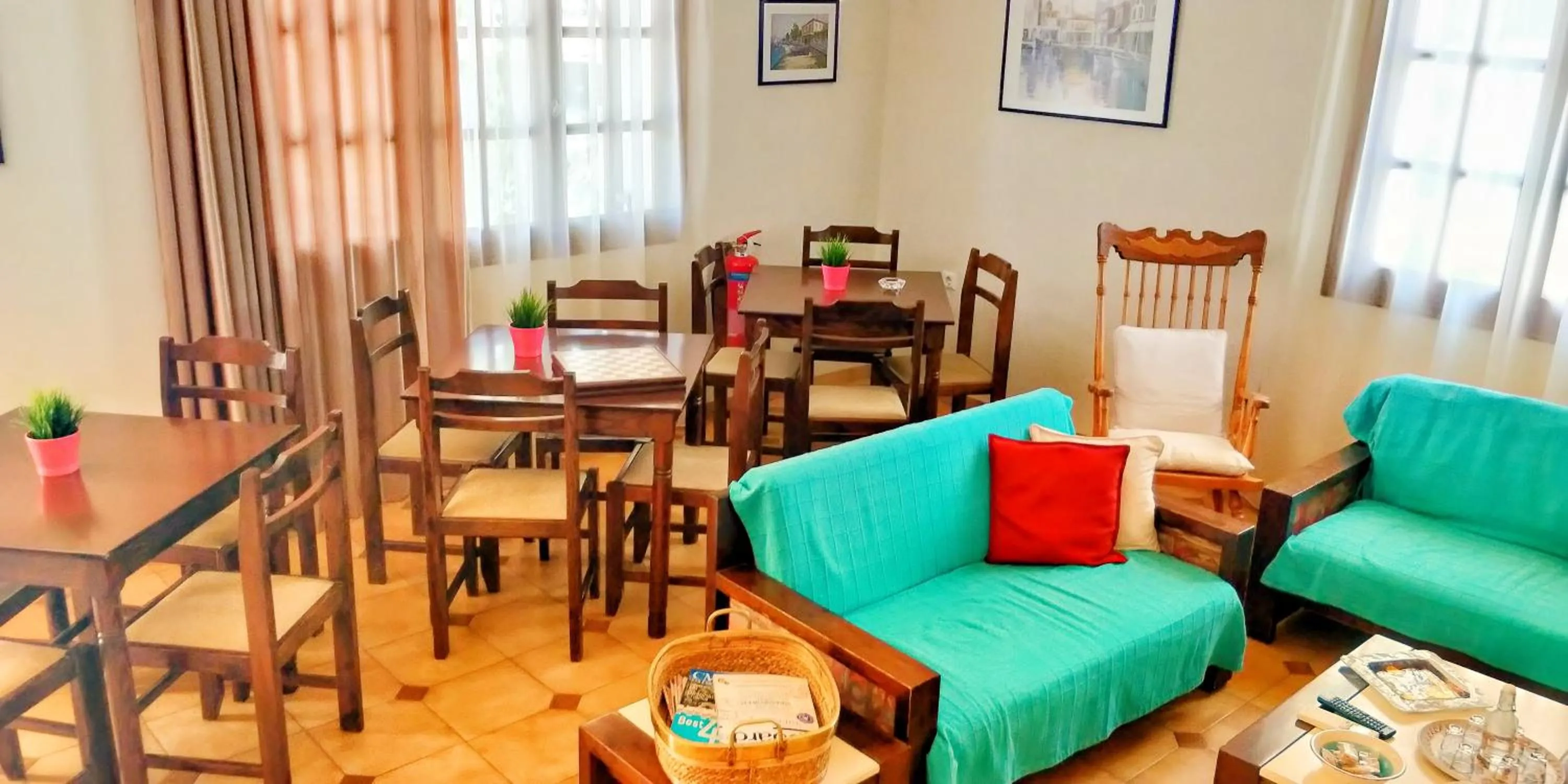 Living room in Alexandra Hotel