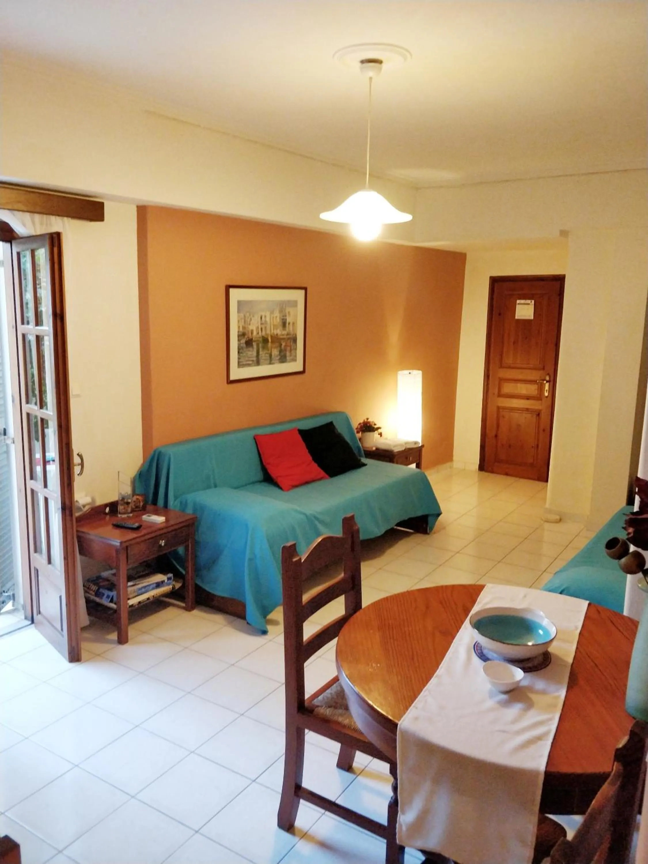 Living room, Bed in Alexandra Hotel