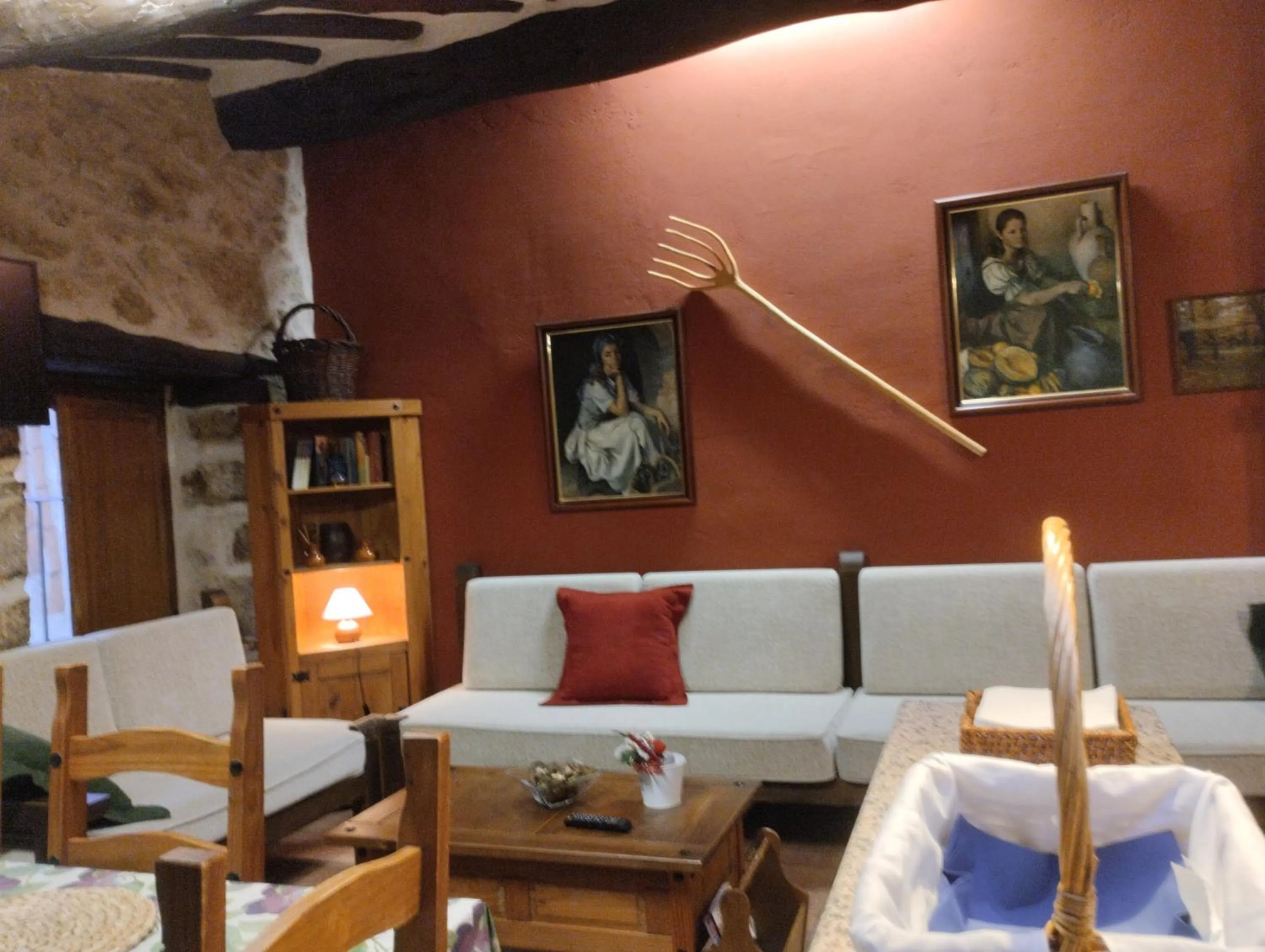 Communal lounge/ TV room in Hotel La Casa Chacinera