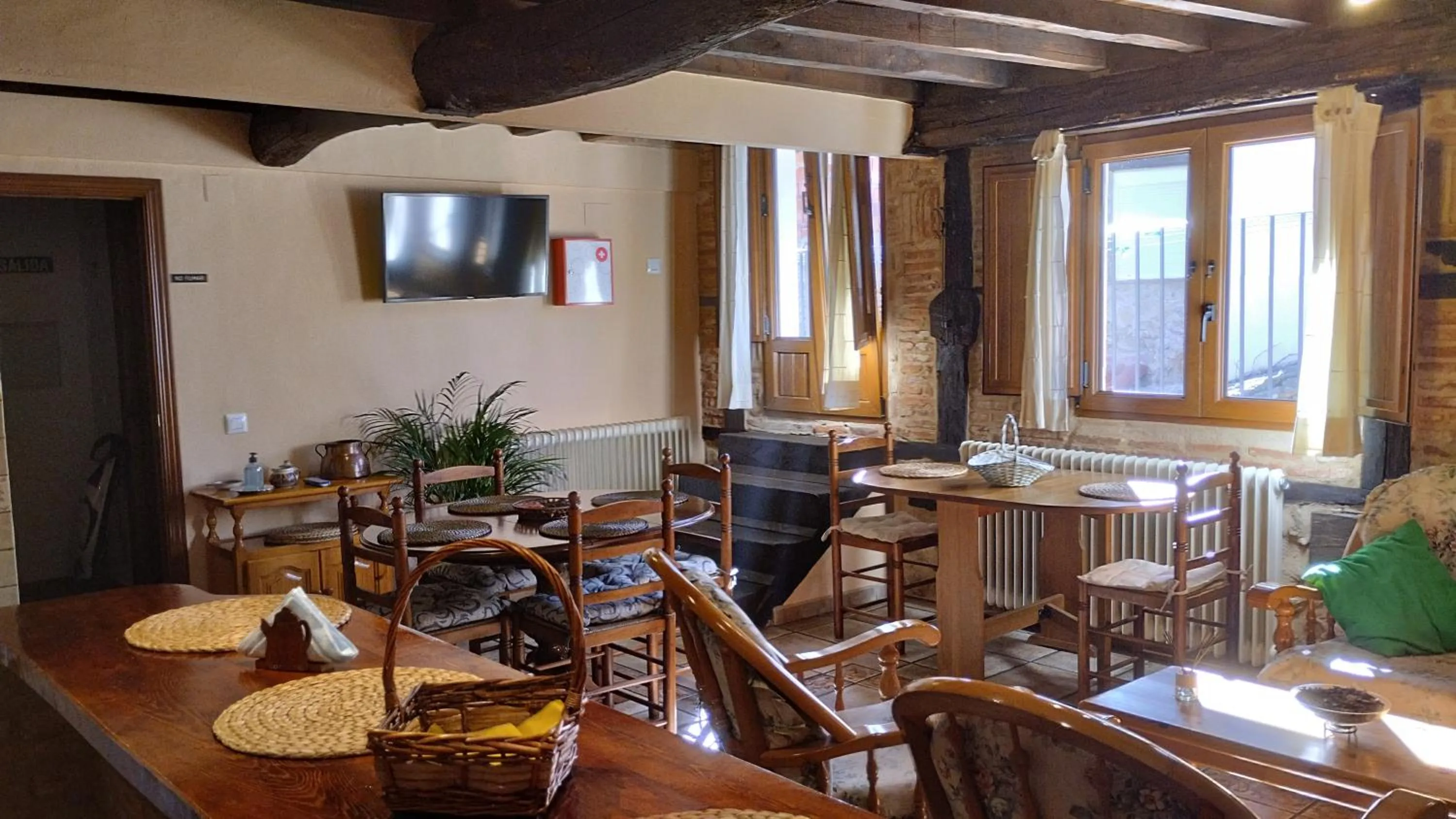 Communal lounge/ TV room in Hotel La Casa Chacinera