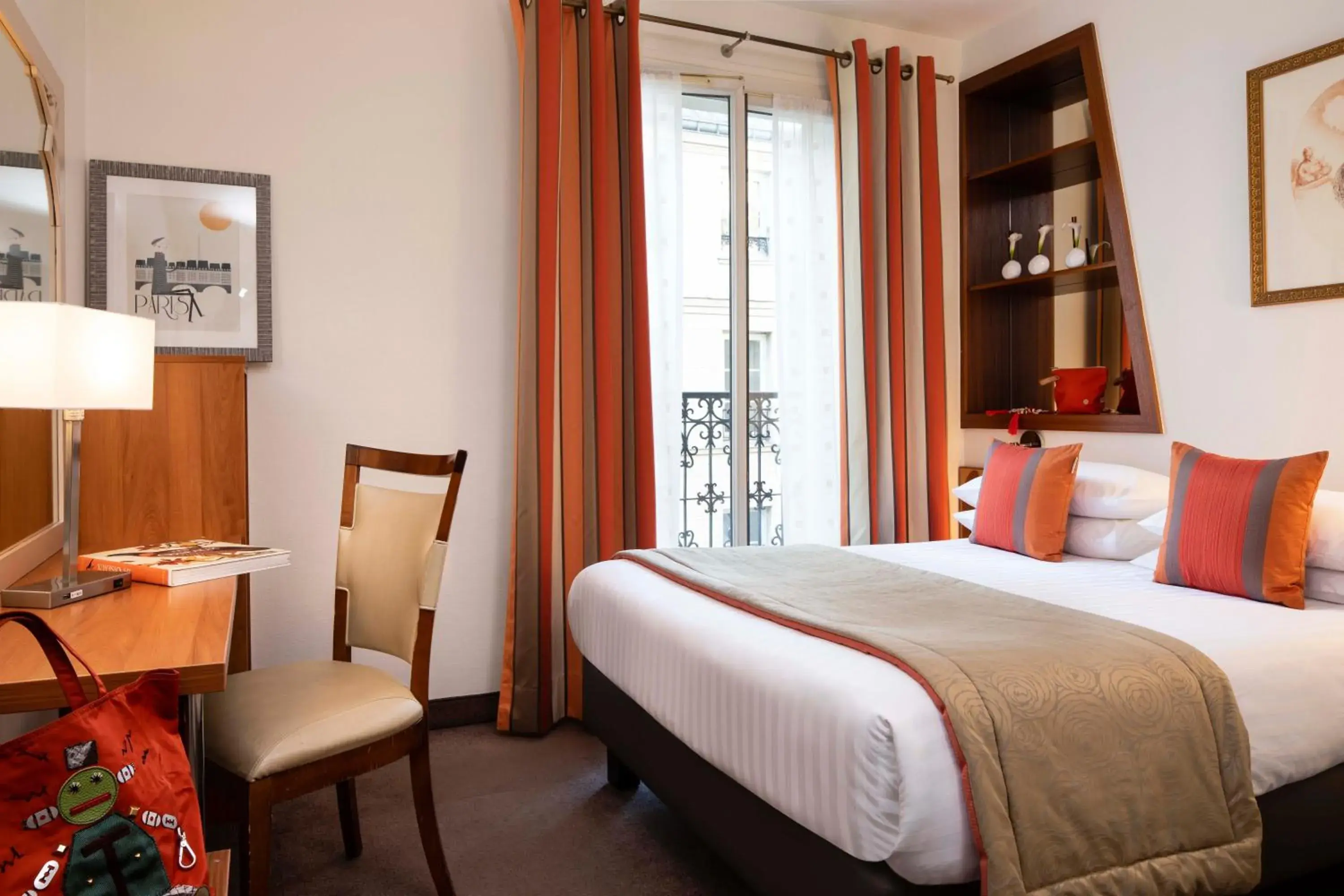 Bed in Grand Hotel des Balcons Bed in Grand Hotel des Balcons