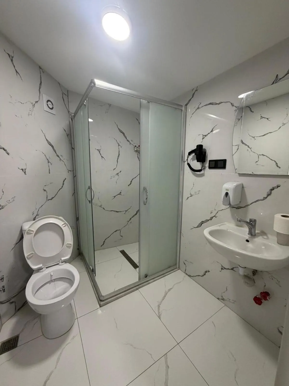 Bathroom in Balkan Palace Edirne