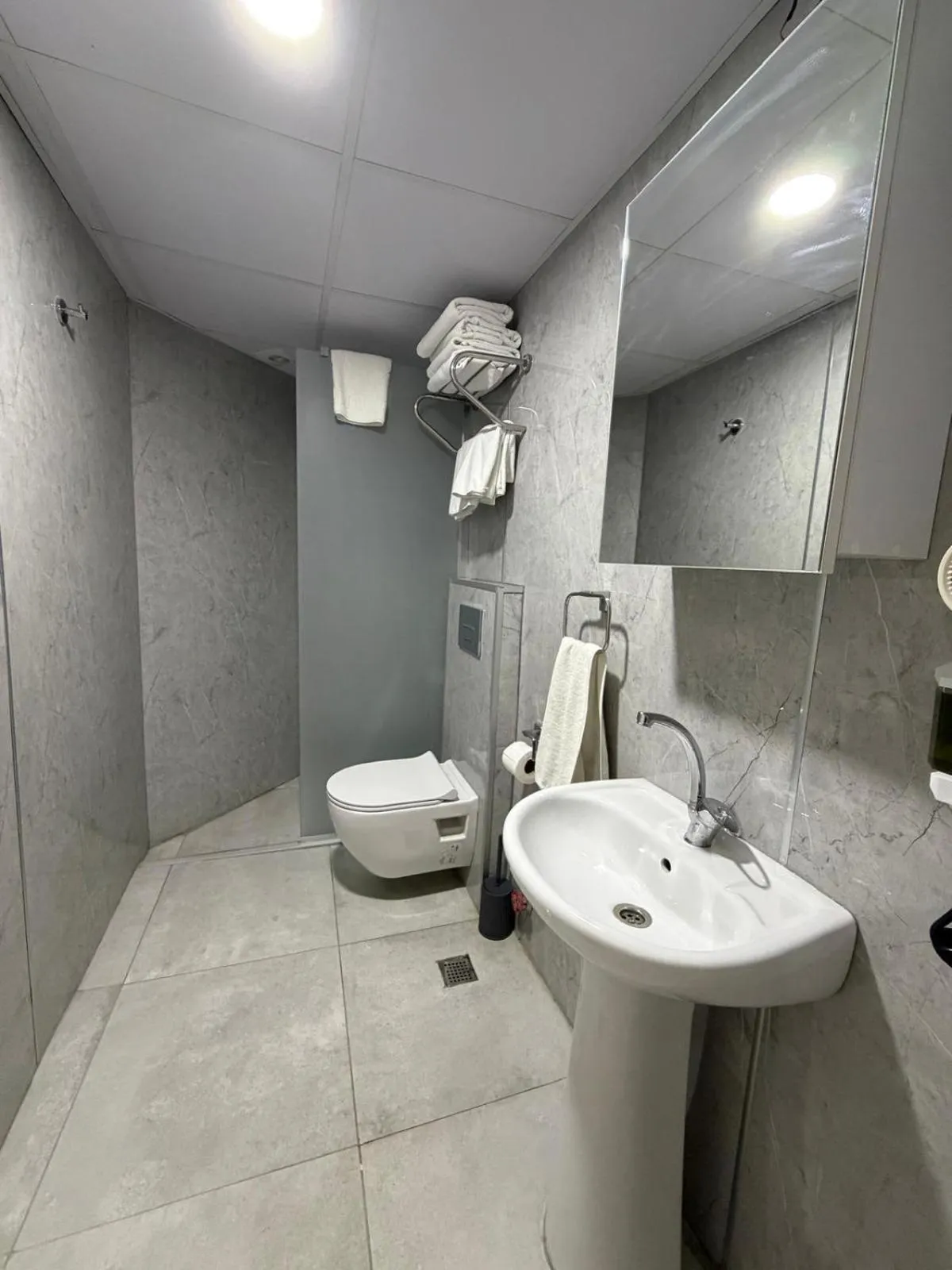 Shower in Balkan Palace Edirne