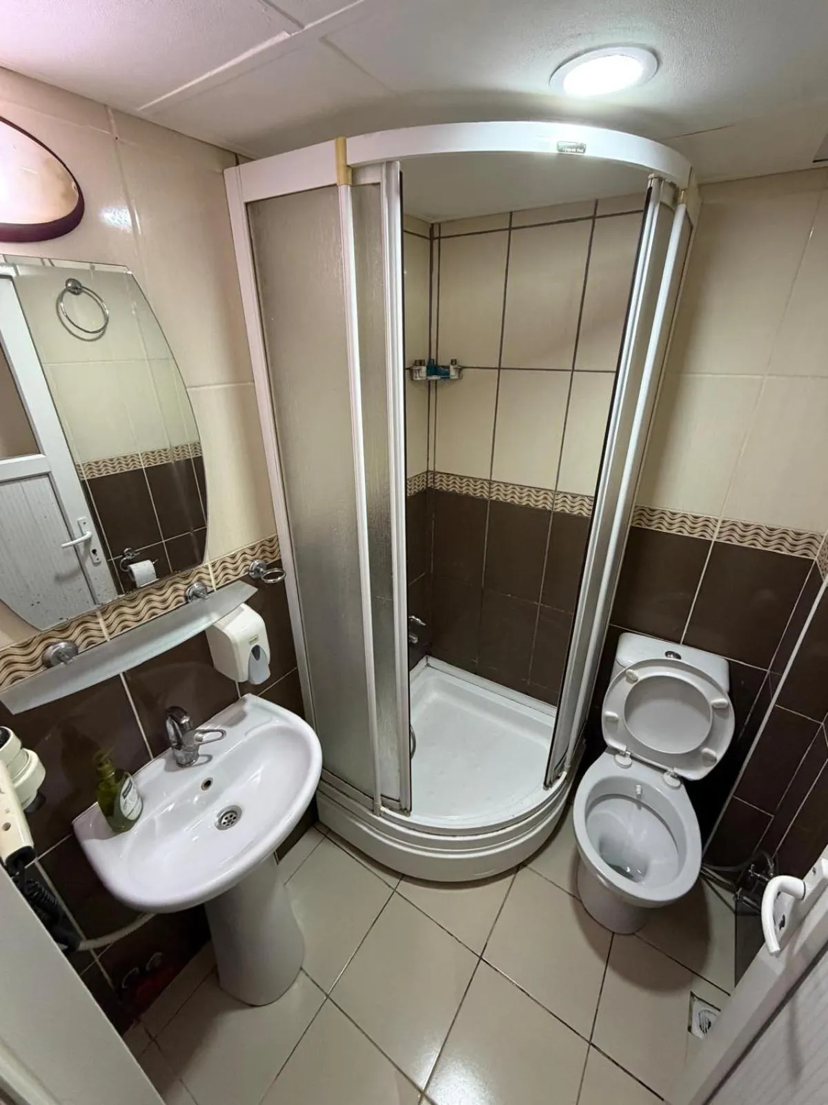 Bathroom in Balkan Palace Edirne