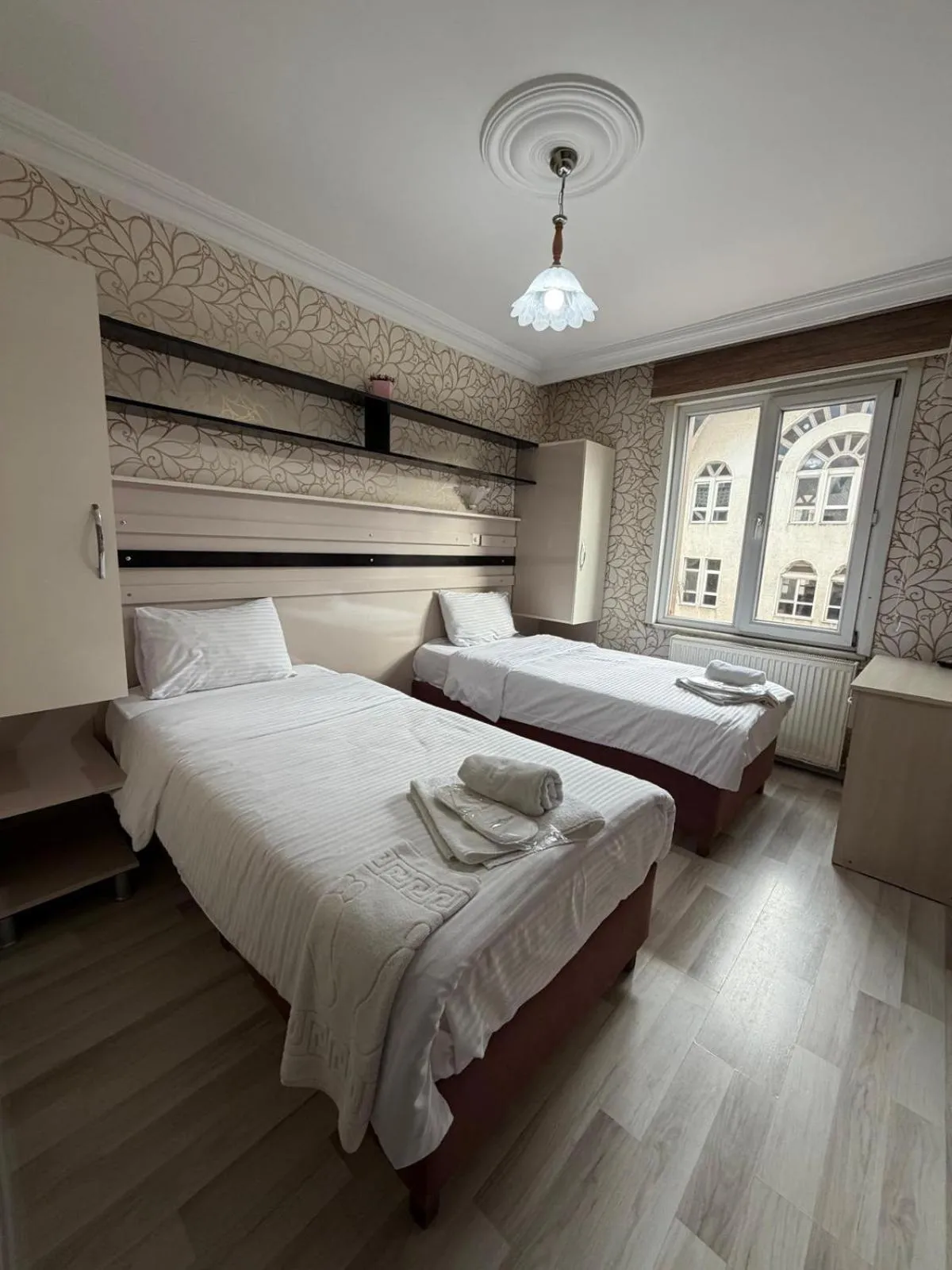 Bedroom, Bed in Balkan Palace Edirne