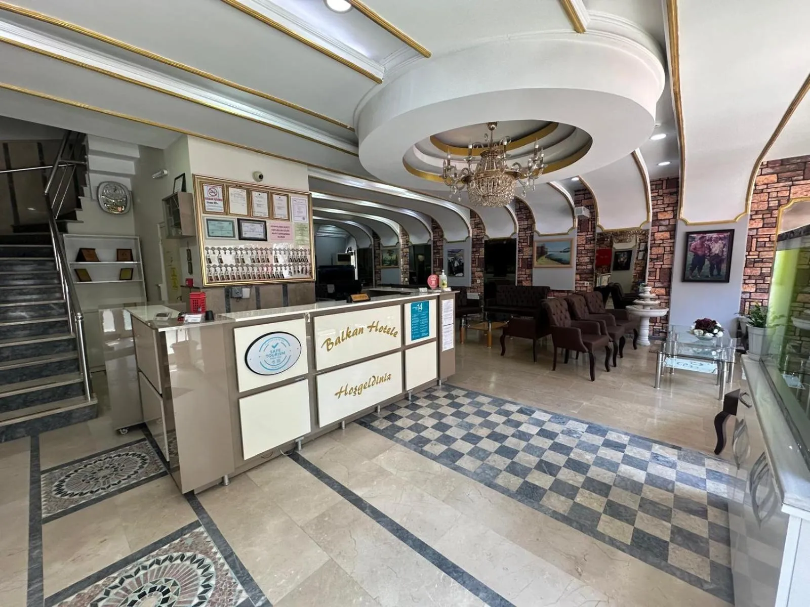 Lobby or reception in Balkan Palace Edirne