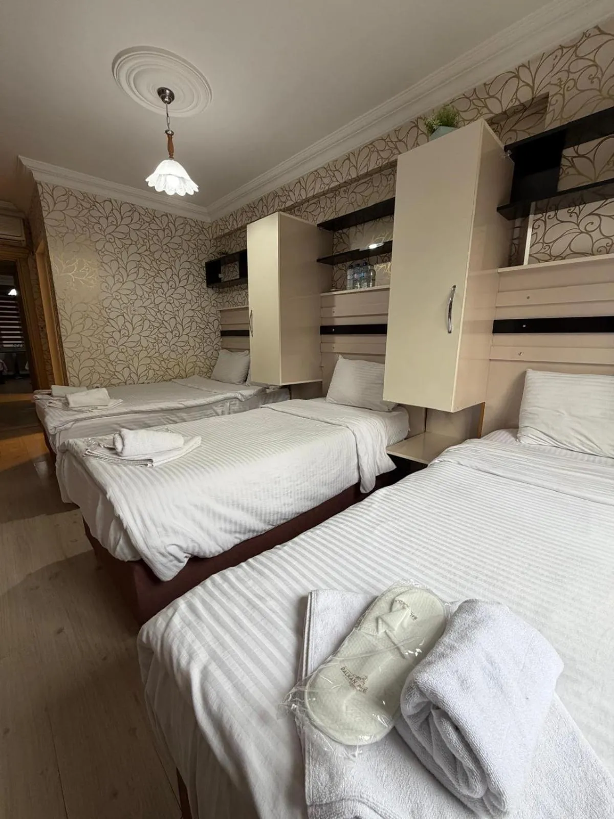 Bedroom, Bed in Balkan Palace Edirne