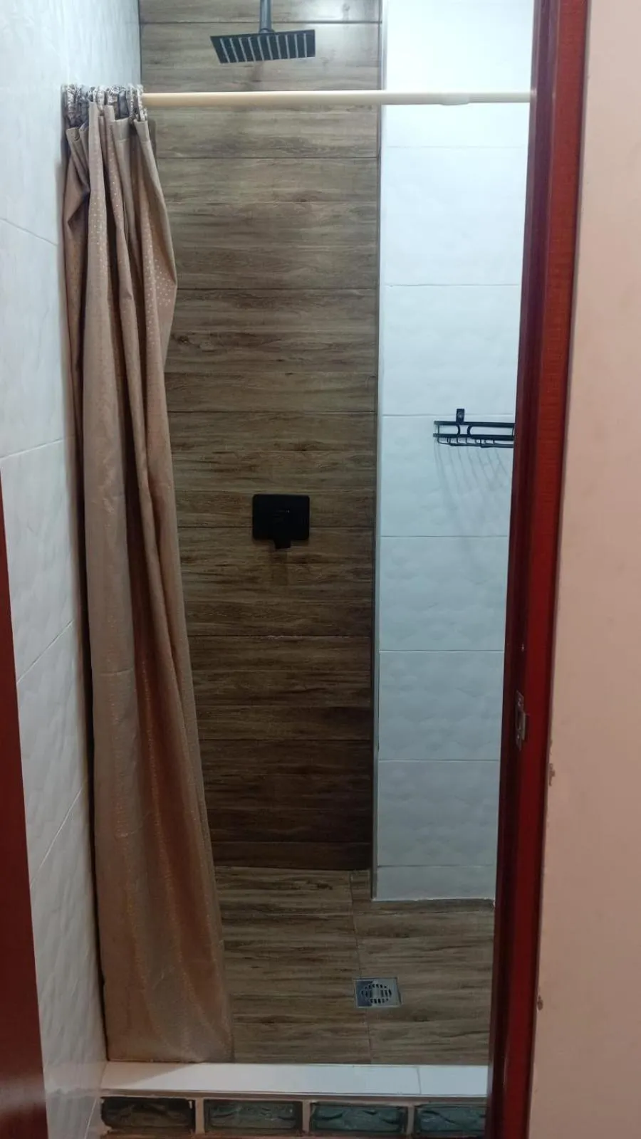 Shower in Chakana Family Home Lima Airport
