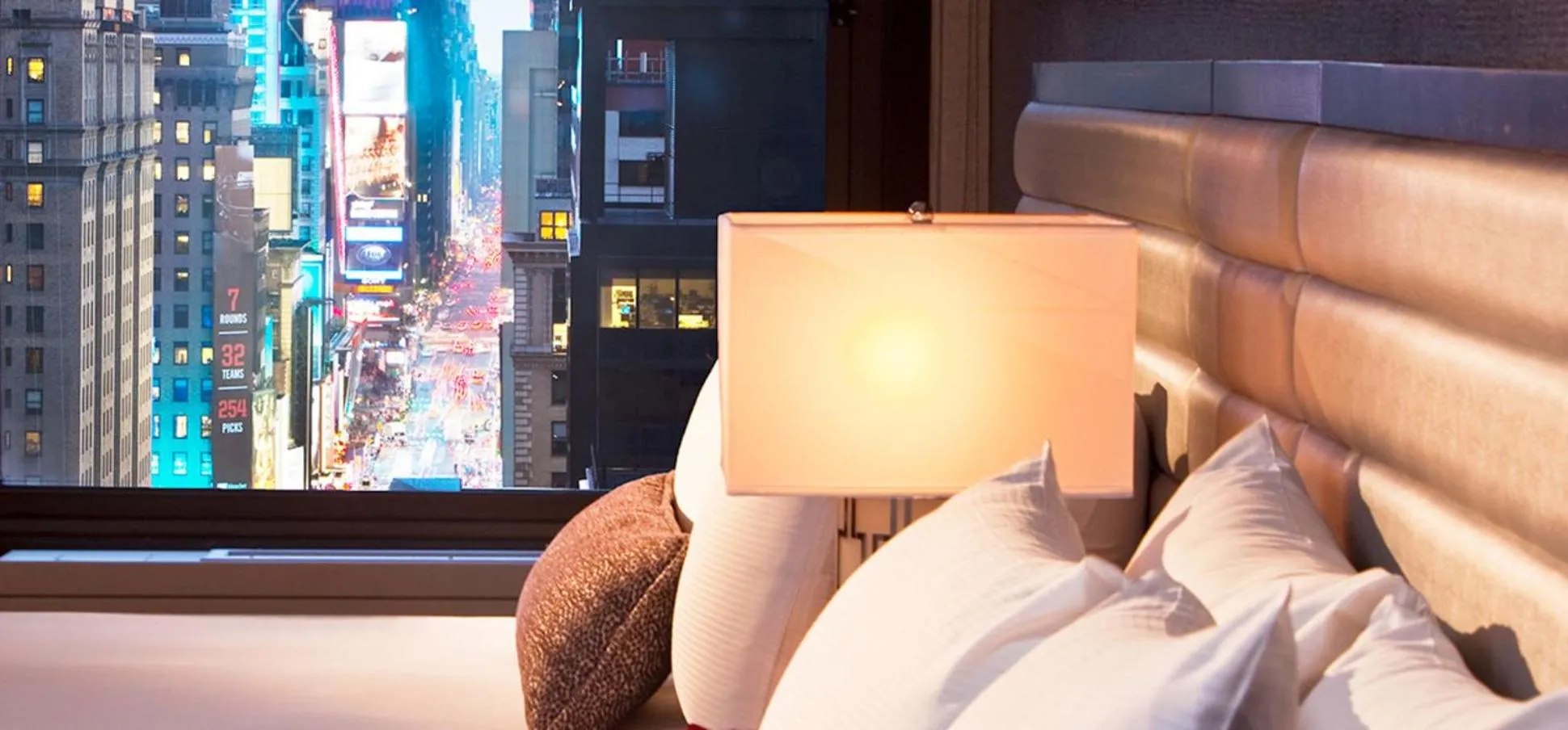 Bedroom, Bed in Park Central