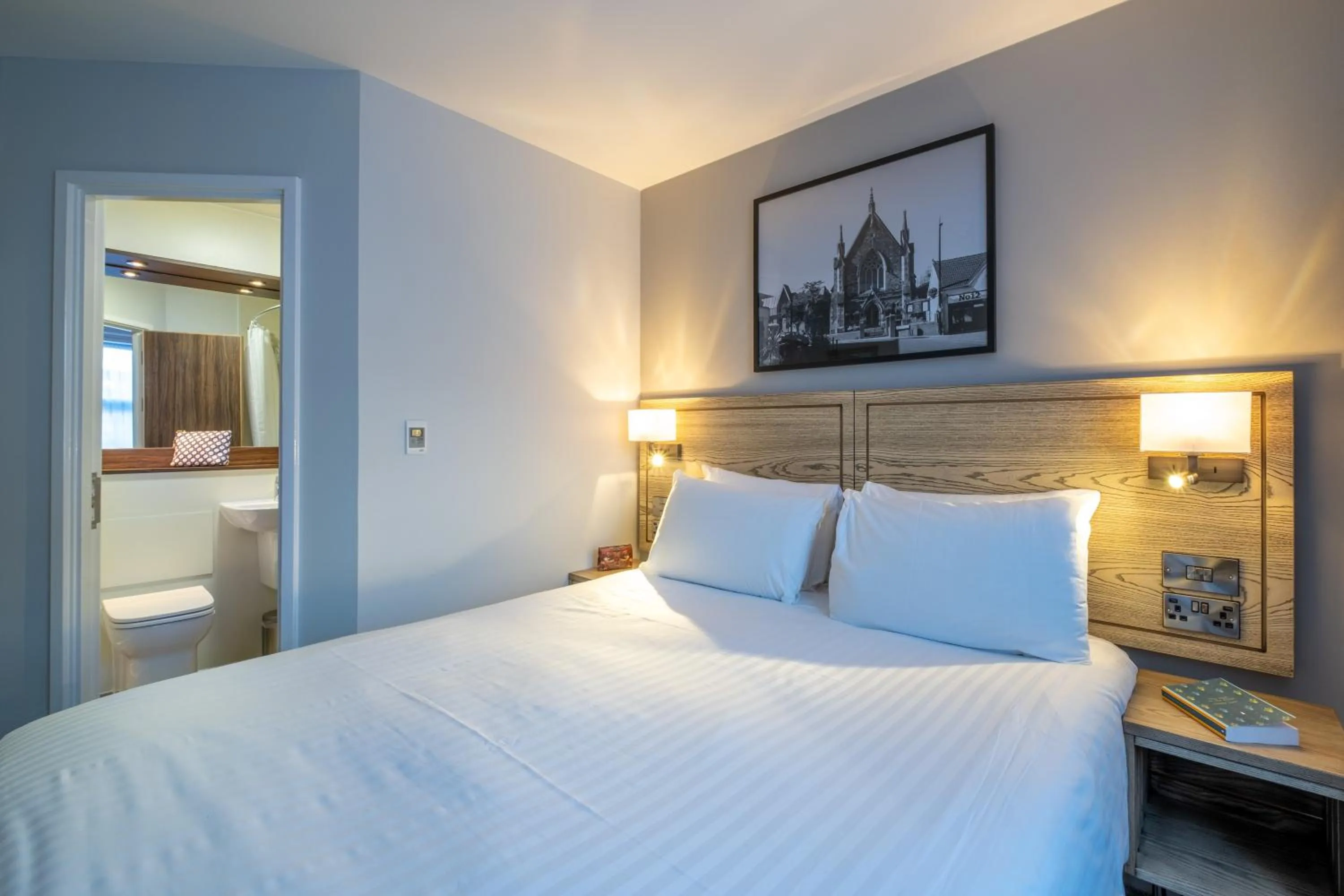 Bedroom, Bed in Two Rivers Lodge by Marston’s Inns