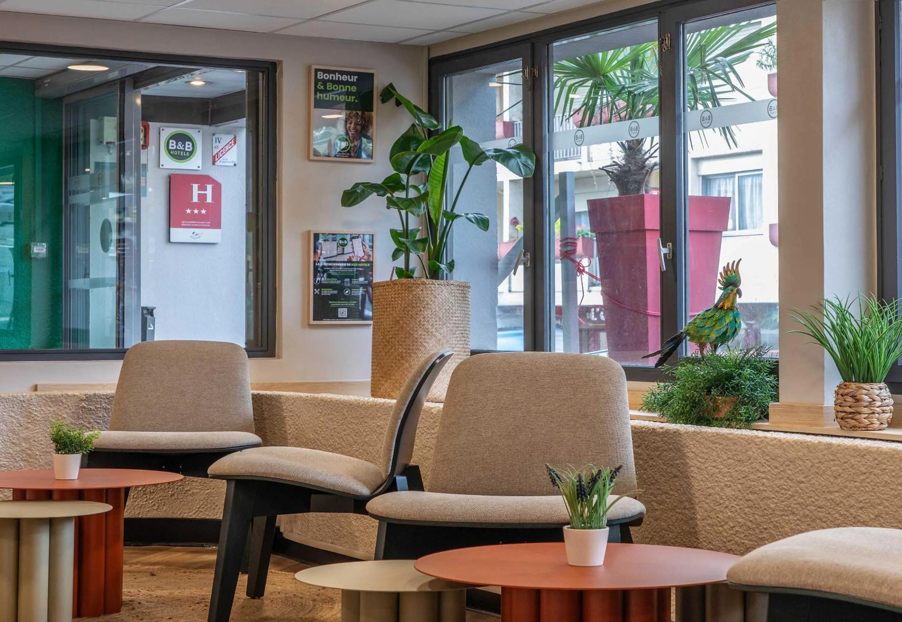 Living room in B&B HOTEL Lourdes Centre