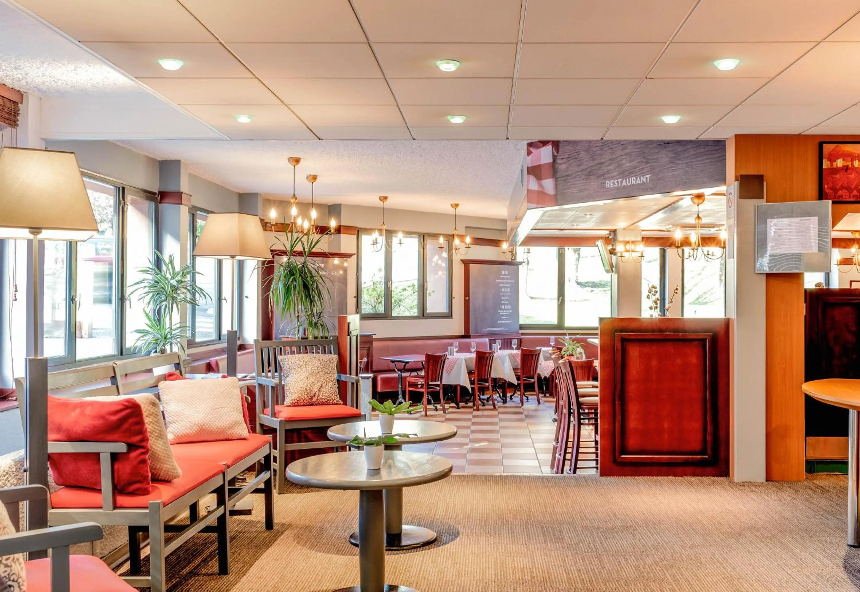 Restaurant/places to eat in ibis Lourdes Centre Gare