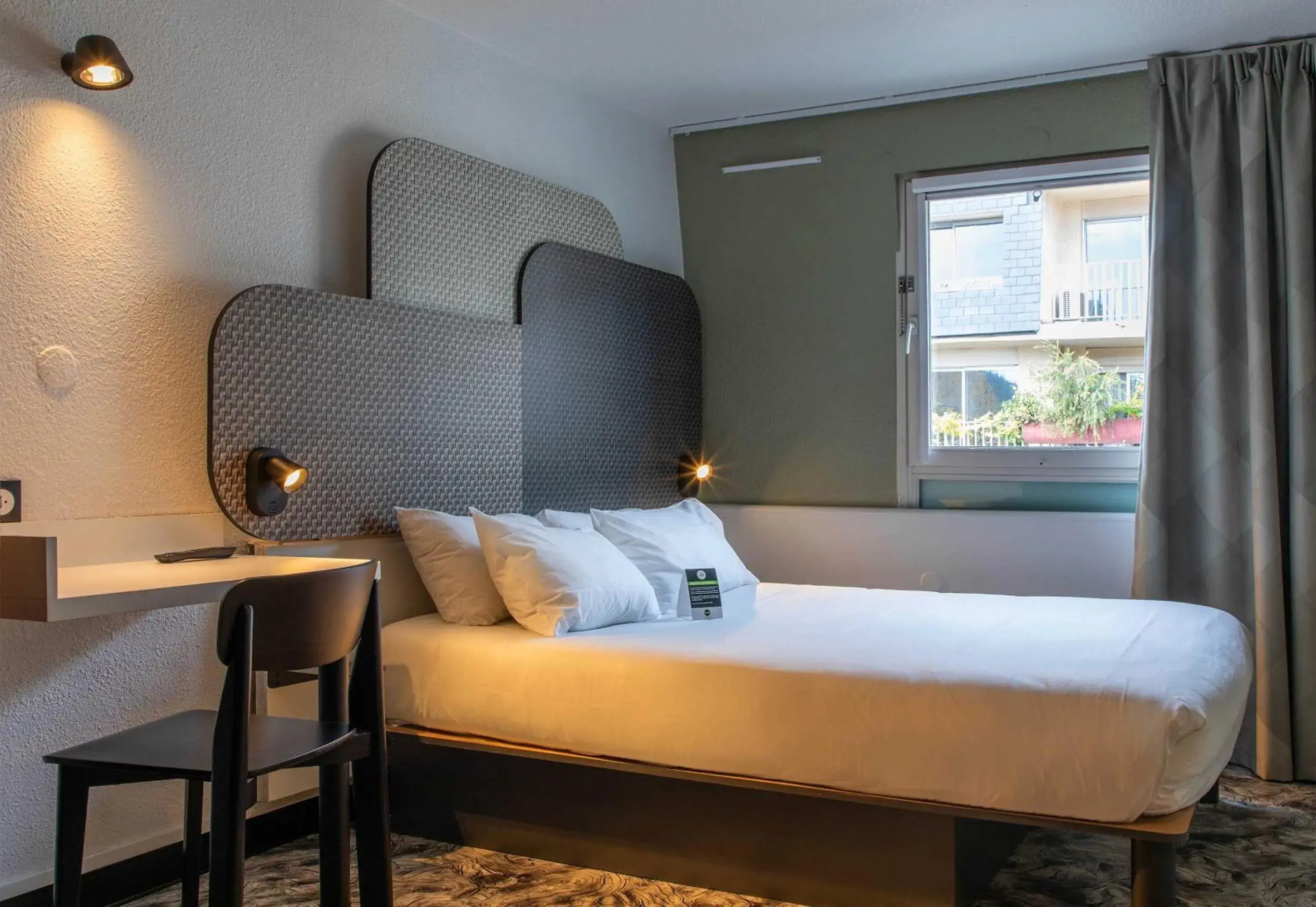 Photo of the whole room, Bed in B&B HOTEL Lourdes Centre Gare 3 étoiles Photo of the whole room, Bed in B&B HOTEL Lourdes Centre Gare 3 étoiles