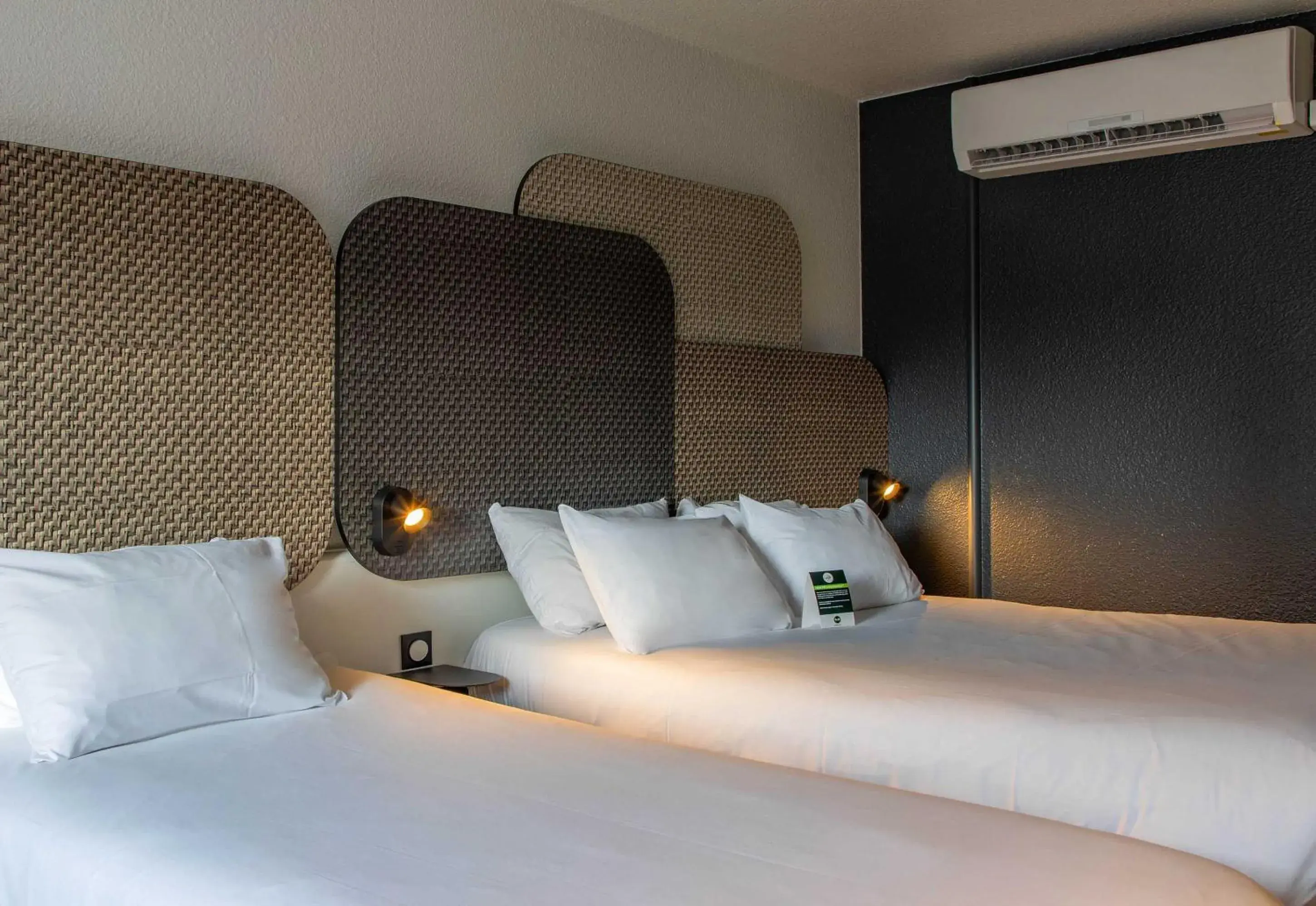 Bedroom, Bed in B&B HOTEL Lourdes Centre Gare 3 étoiles Bedroom, Bed in B&B HOTEL Lourdes Centre Gare 3 étoiles