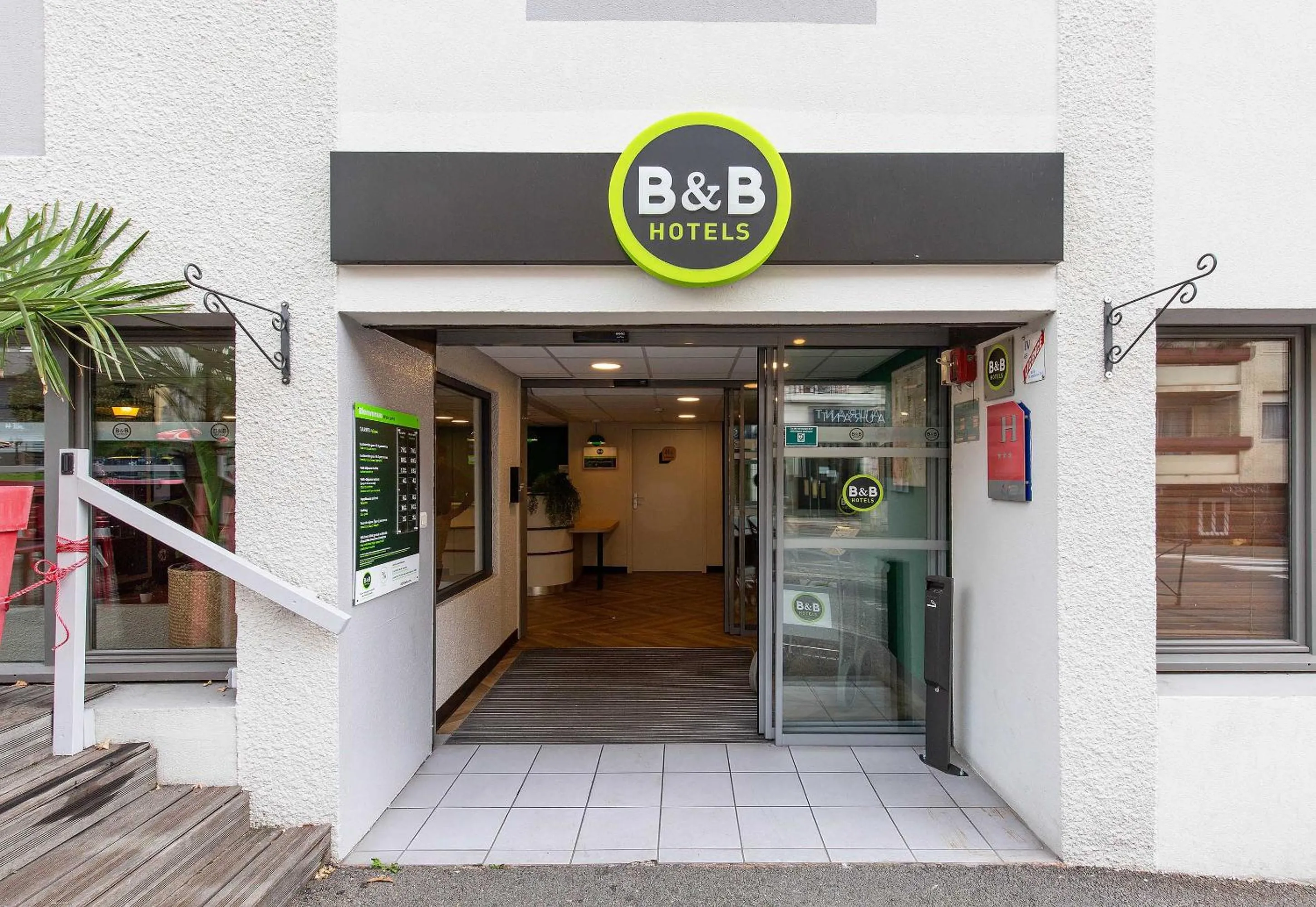 Facade/entrance in B&B HOTEL Lourdes Centre